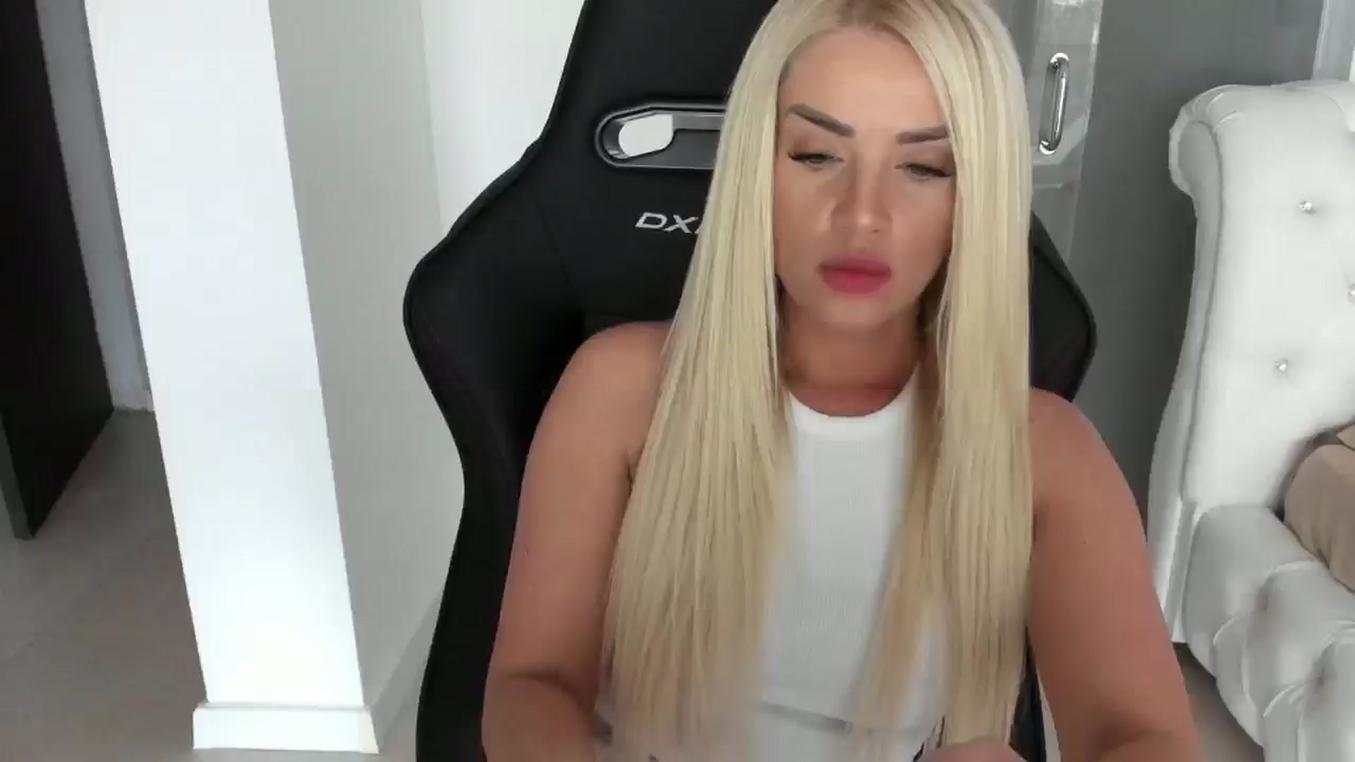 Gallery image thumbnail from Allesia_'s myfreecams stream on, 12/03/2024, 11:04 image 1 of 20