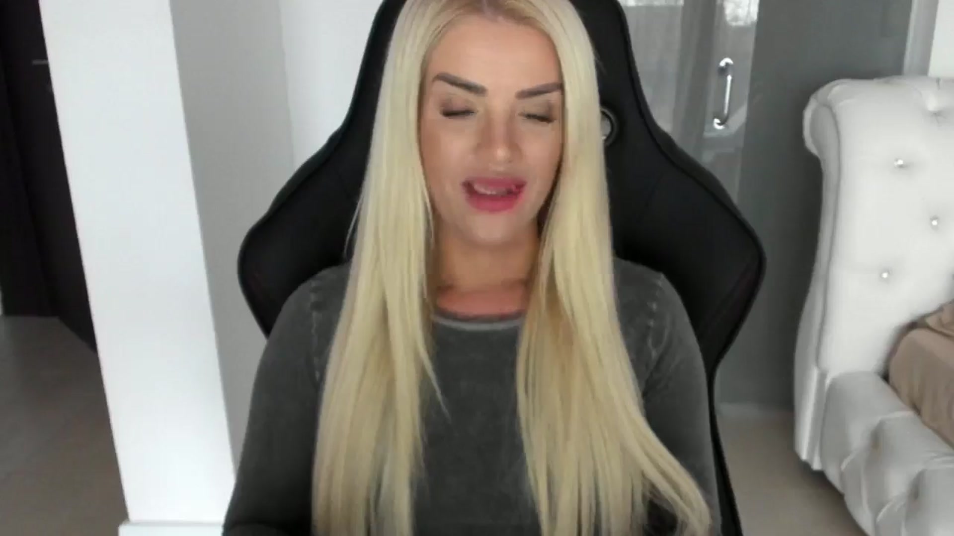 Gallery image thumbnail from Allesia_'s myfreecams stream on, 12/04/2024, 10:55 image 12 of 20