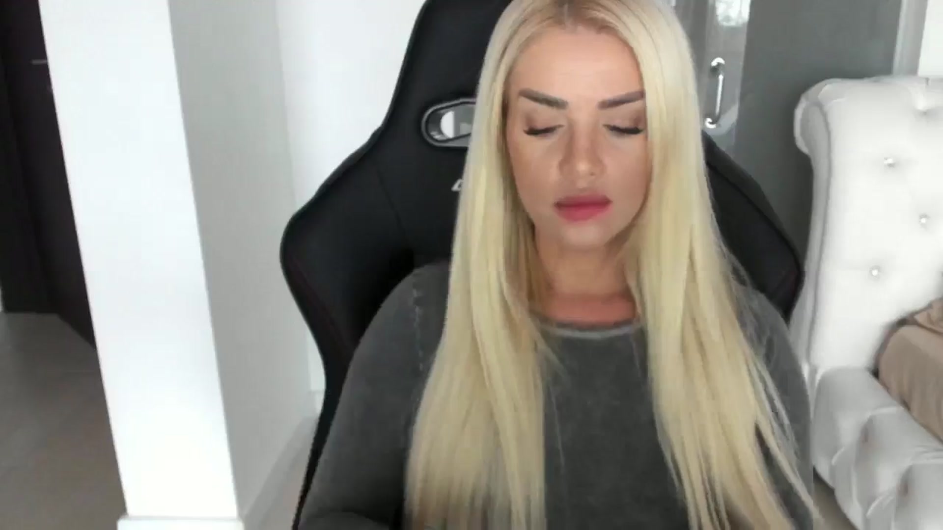 Gallery image thumbnail from Allesia_'s myfreecams stream on, 12/04/2024, 10:55 image 9 of 20