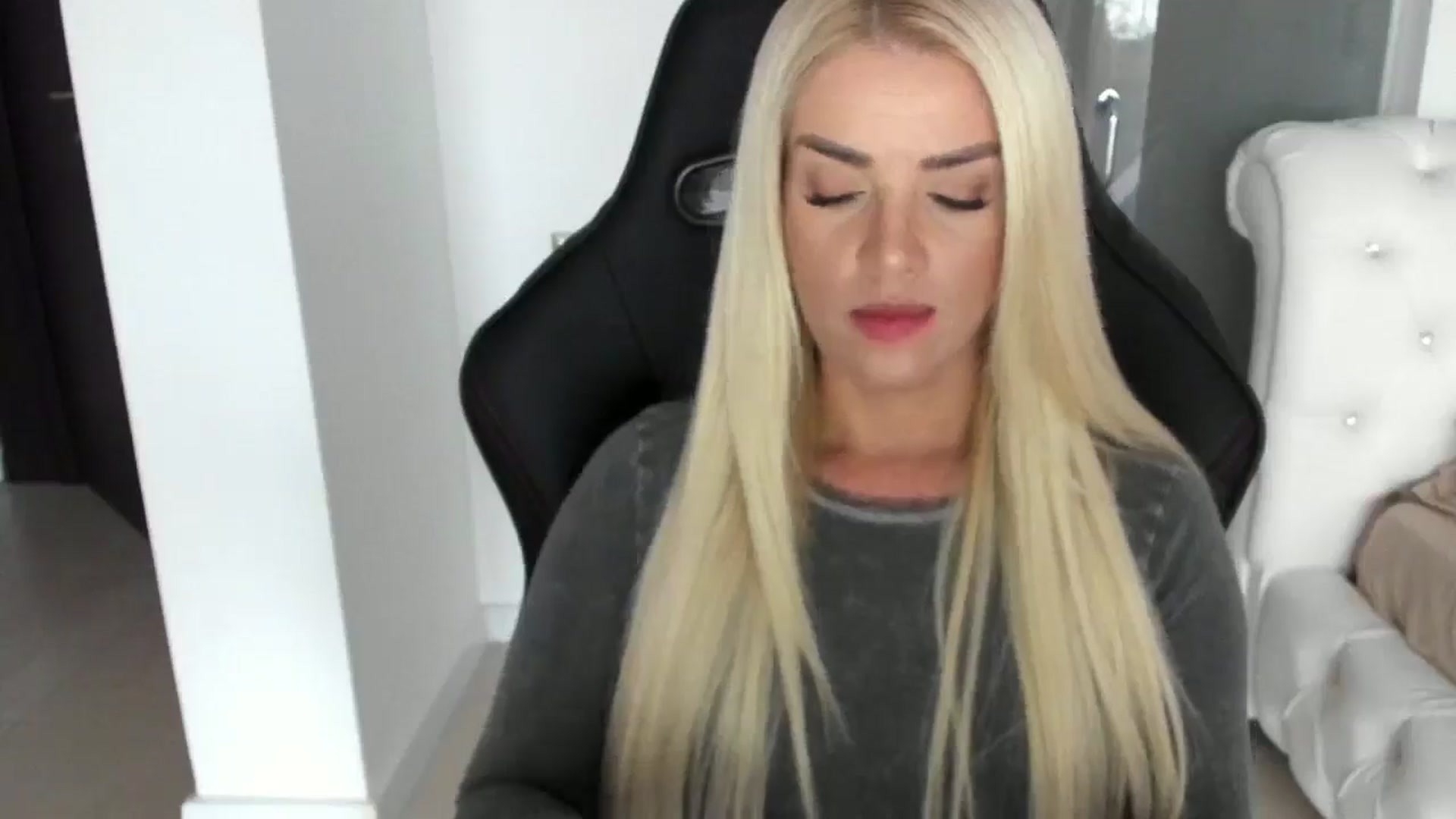 Gallery image thumbnail from Allesia_'s myfreecams stream on, 12/04/2024, 10:55 image 13 of 20