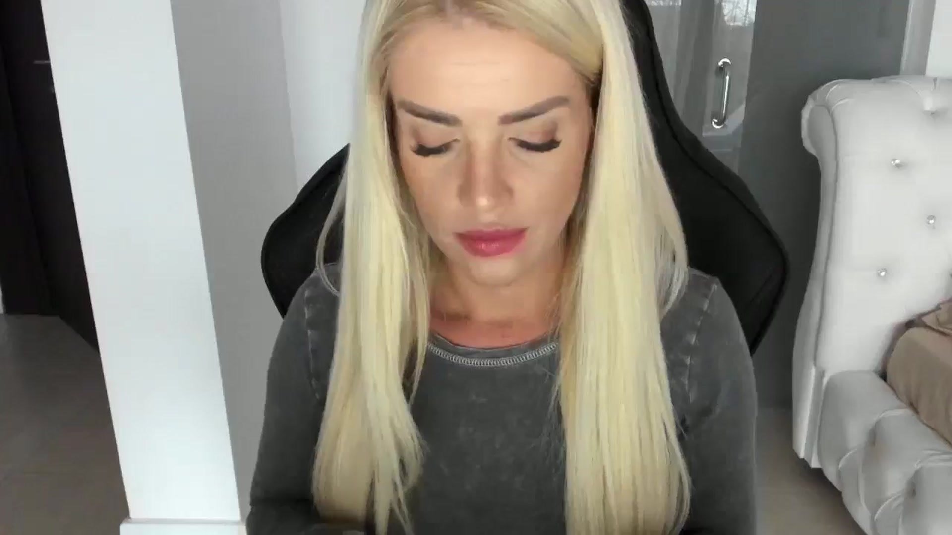 Gallery image thumbnail from Allesia_'s myfreecams stream on, 12/04/2024, 10:55 image 18 of 20