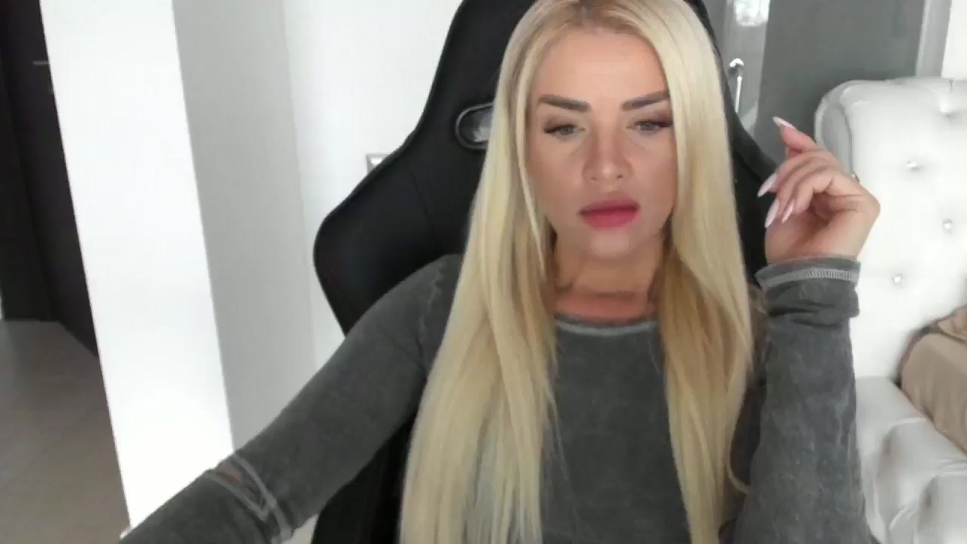 Gallery image thumbnail from Allesia_'s myfreecams stream on, 12/04/2024, 10:55 image 8 of 20