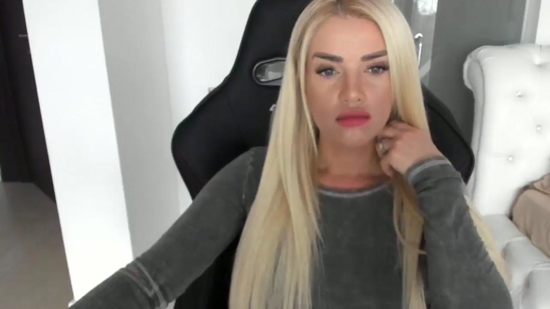 Gallery image thumbnail from Allesia_'s myfreecams stream on, 12/04/2024, 10:55 image 7 of 20