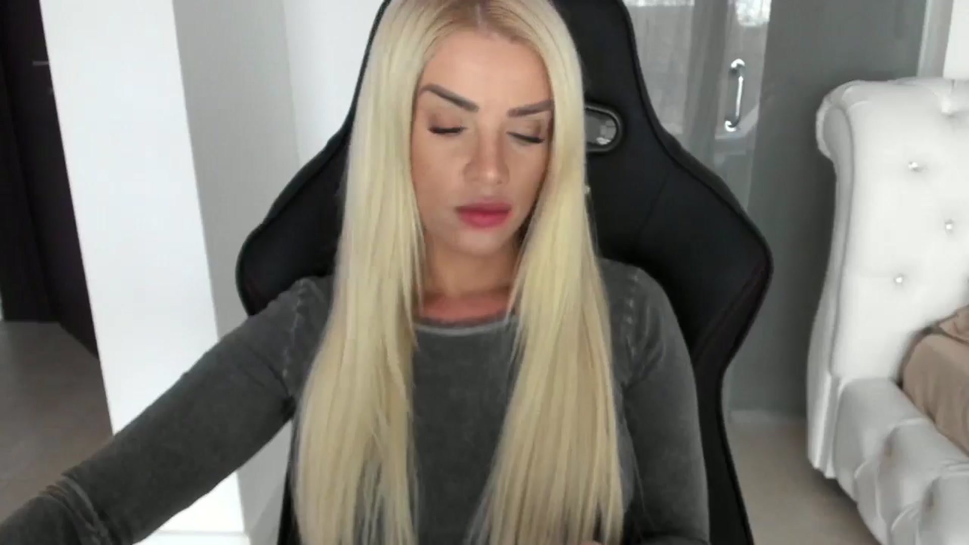 Gallery image thumbnail from Allesia_'s myfreecams stream on, 12/04/2024, 10:55 image 10 of 20