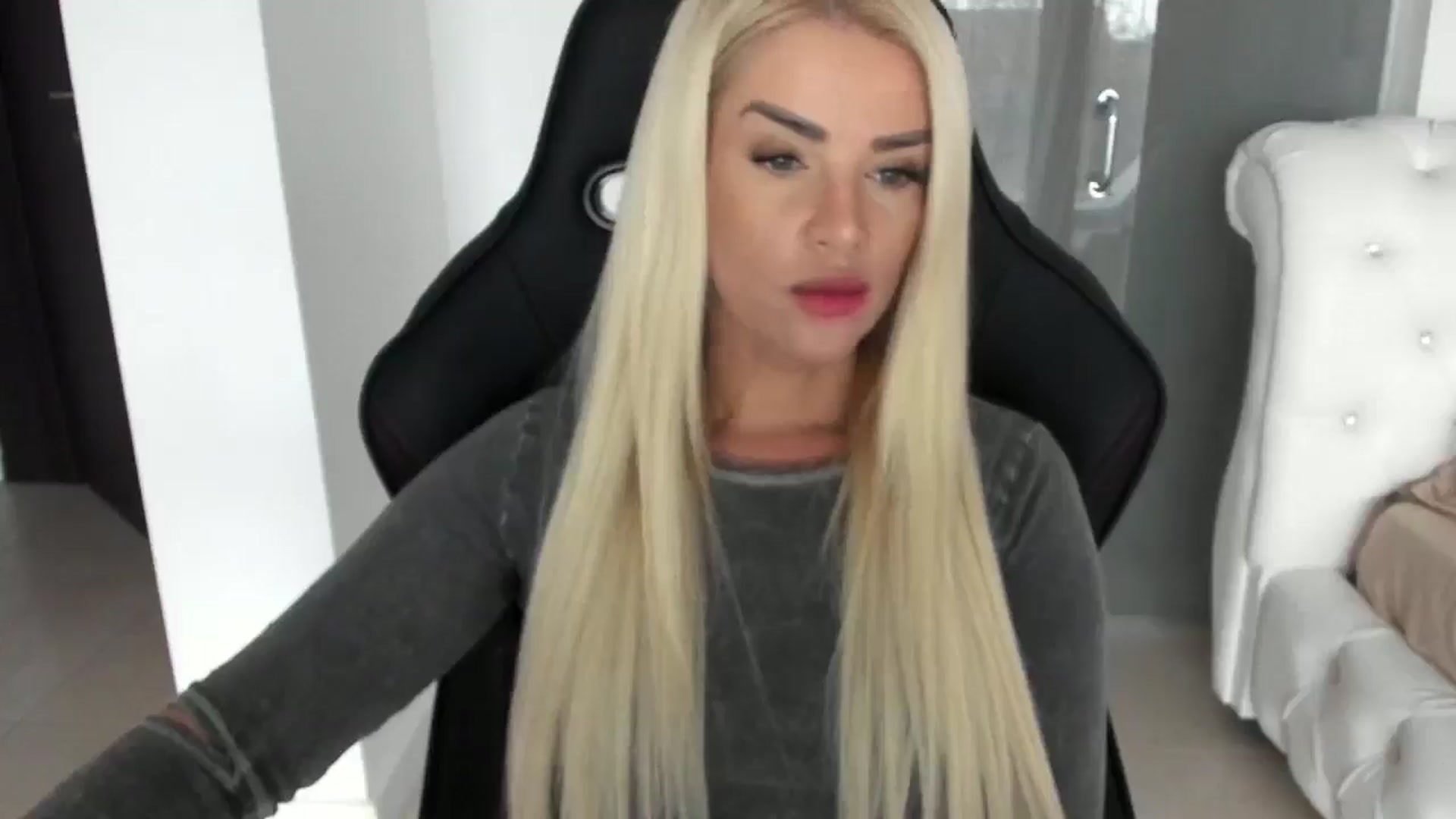 Gallery image thumbnail from Allesia_'s myfreecams stream on, 12/04/2024, 10:55 image 2 of 20