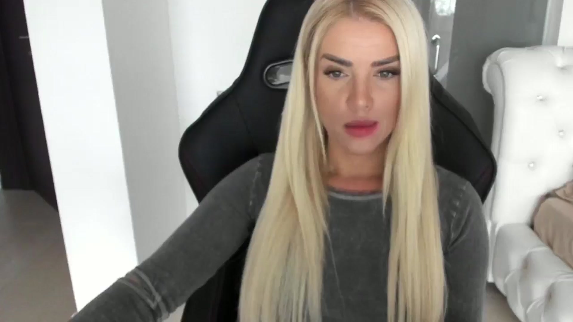 Gallery image thumbnail from Allesia_'s myfreecams stream on, 12/04/2024, 10:55 image 6 of 20