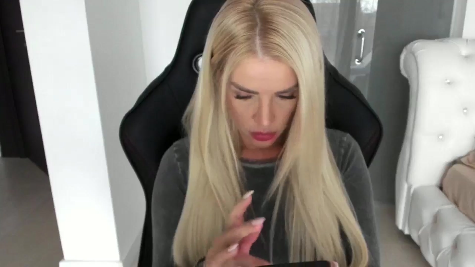 Gallery image thumbnail from Allesia_'s myfreecams stream on, 12/04/2024, 10:55 image 4 of 20