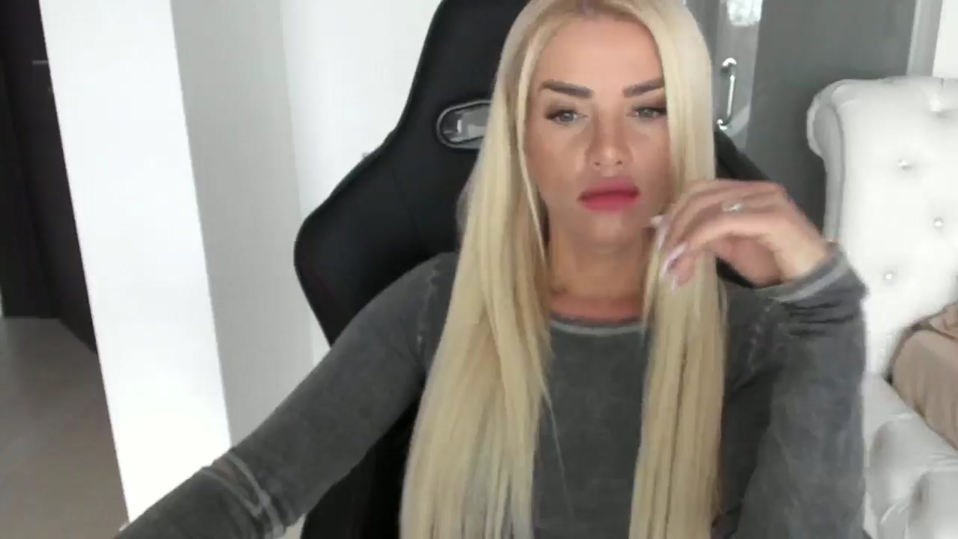 Gallery image thumbnail from Allesia_'s myfreecams stream on, 12/04/2024, 10:55 image 5 of 20