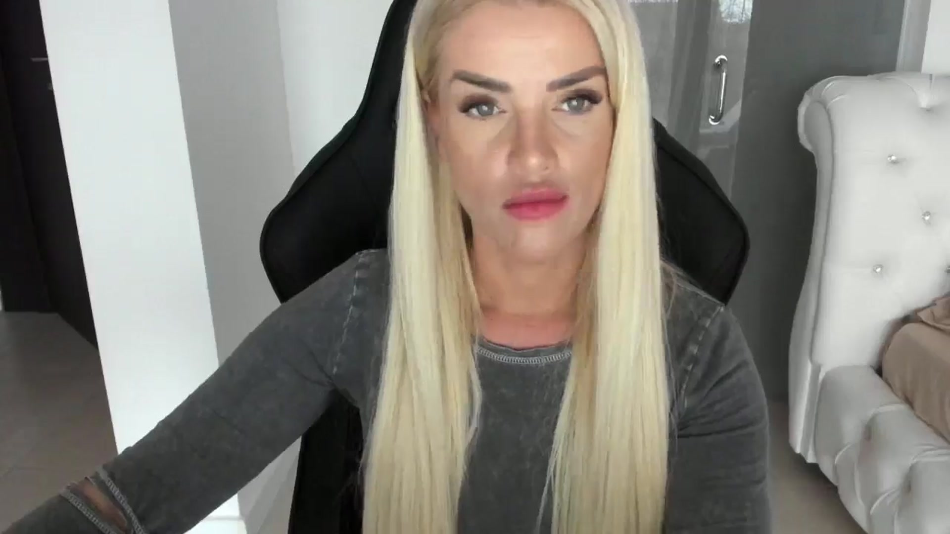 Gallery image thumbnail from Allesia_'s myfreecams stream on, 12/04/2024, 11:41 image 7 of 20