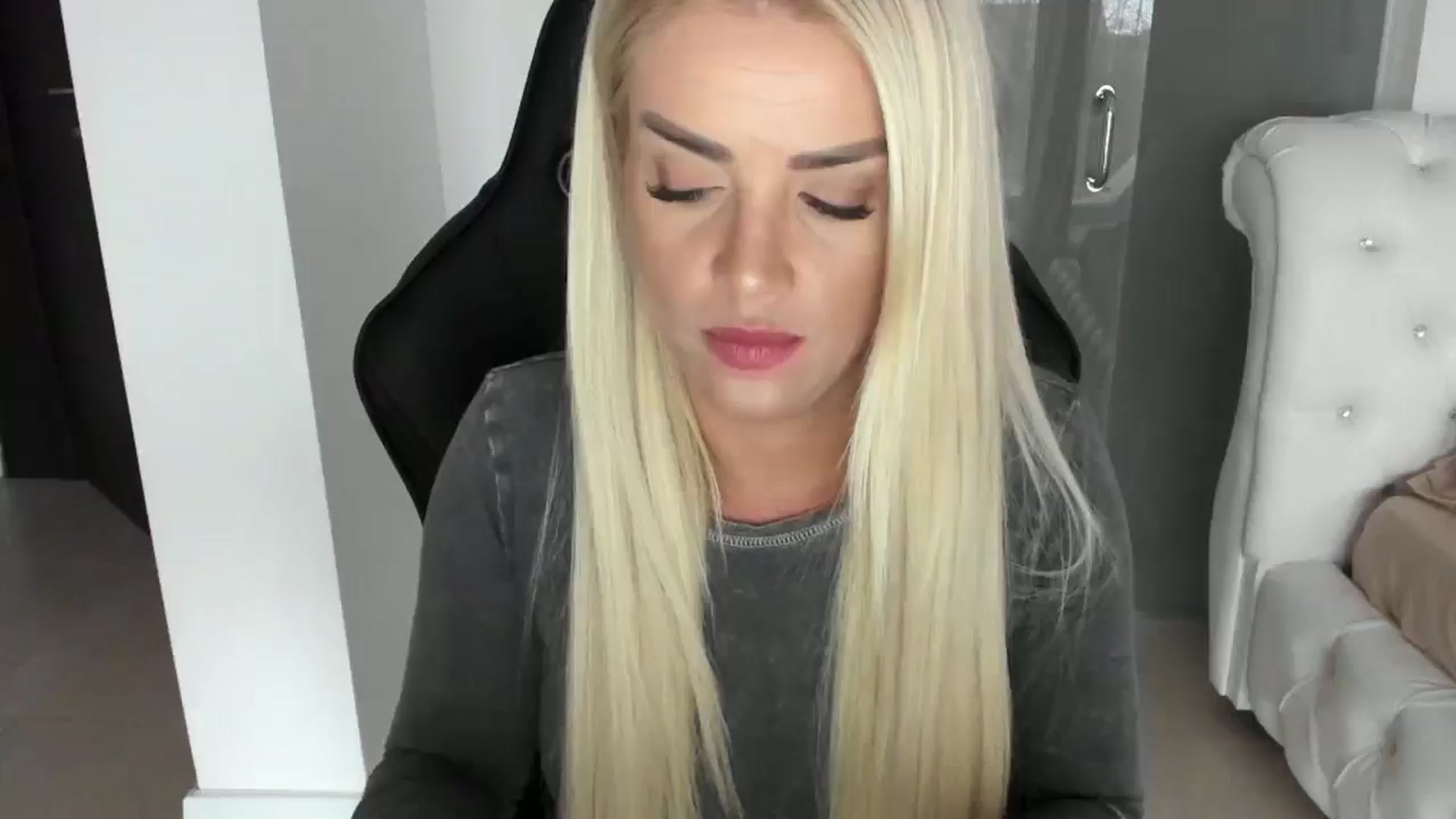 Gallery image thumbnail from Allesia_'s myfreecams stream on, 12/04/2024, 11:41 image 18 of 20