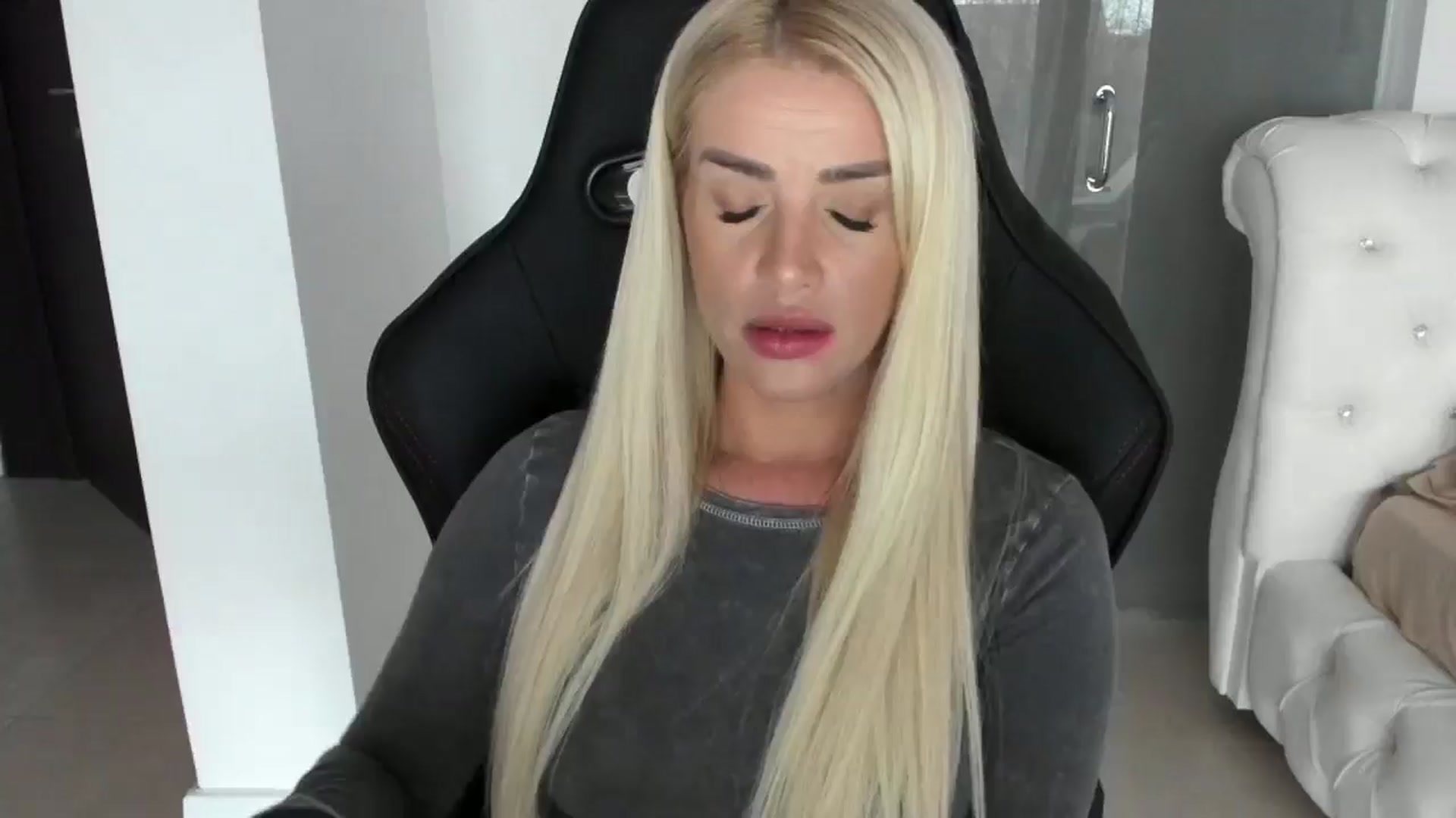 Gallery image thumbnail from Allesia_'s myfreecams stream on, 12/04/2024, 11:41 image 9 of 20
