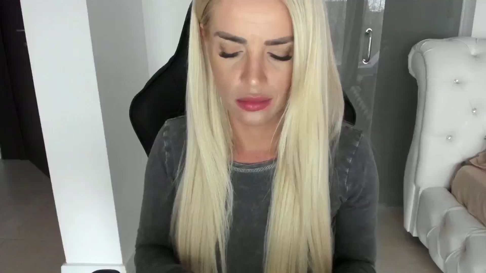 Gallery image thumbnail from Allesia_'s myfreecams stream on, 12/04/2024, 11:41 image 14 of 20