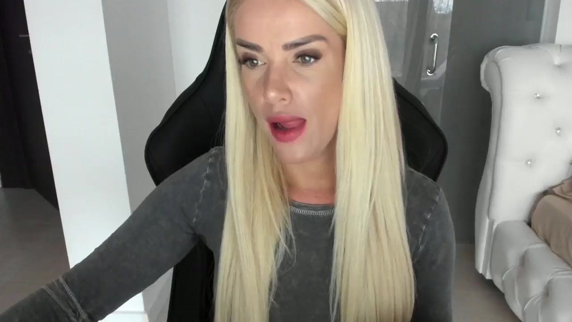 Gallery image thumbnail from Allesia_'s myfreecams stream on, 12/04/2024, 11:41 image 2 of 20