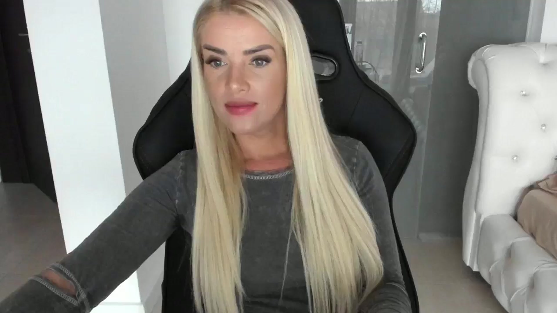 Gallery image thumbnail from Allesia_'s myfreecams stream on, 12/04/2024, 11:41 image 6 of 20