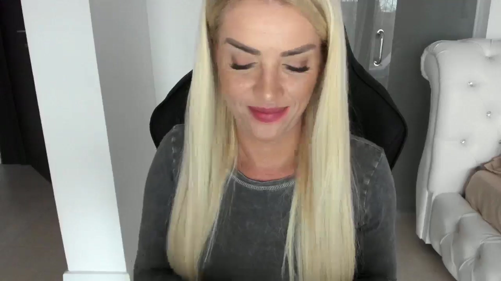 Gallery image thumbnail from Allesia_'s myfreecams stream on, 12/04/2024, 11:41 image 5 of 20