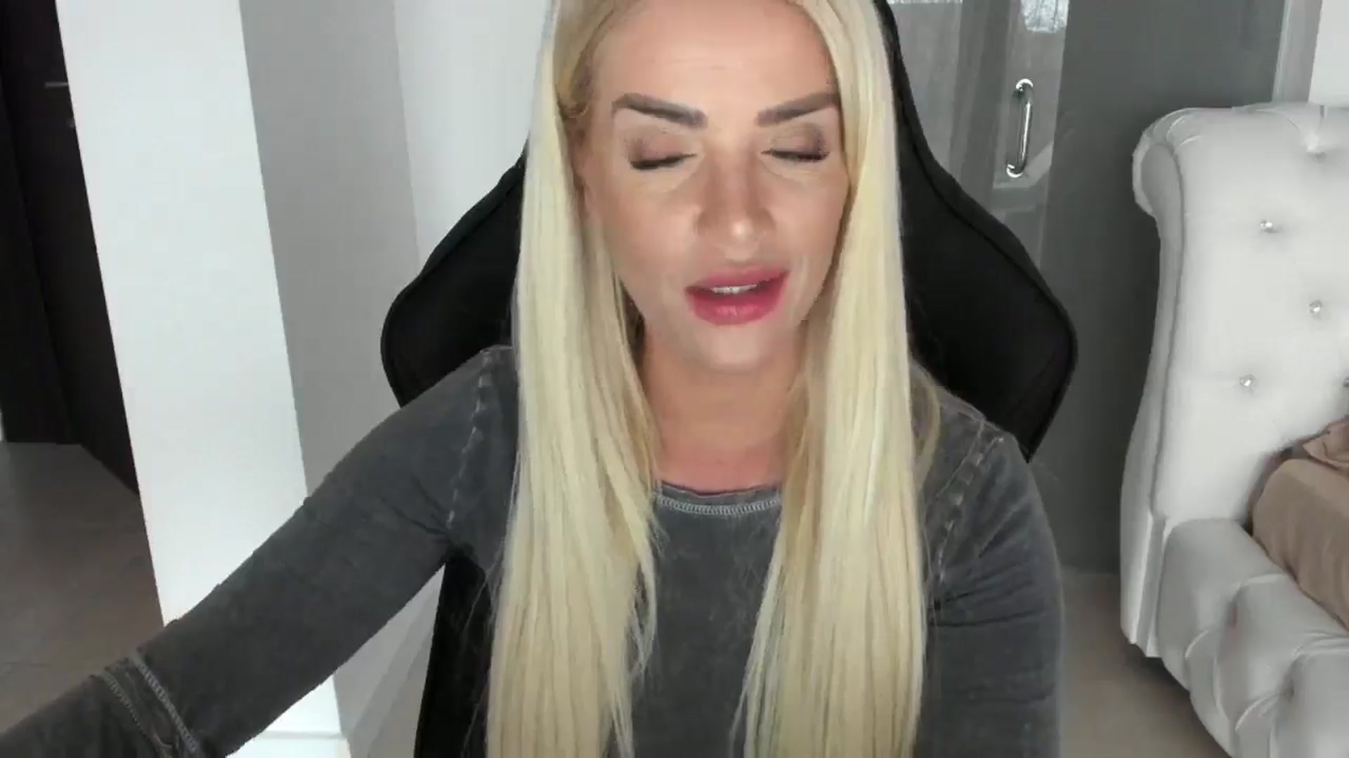 Gallery image thumbnail from Allesia_'s myfreecams stream on, 12/04/2024, 11:41 image 8 of 20