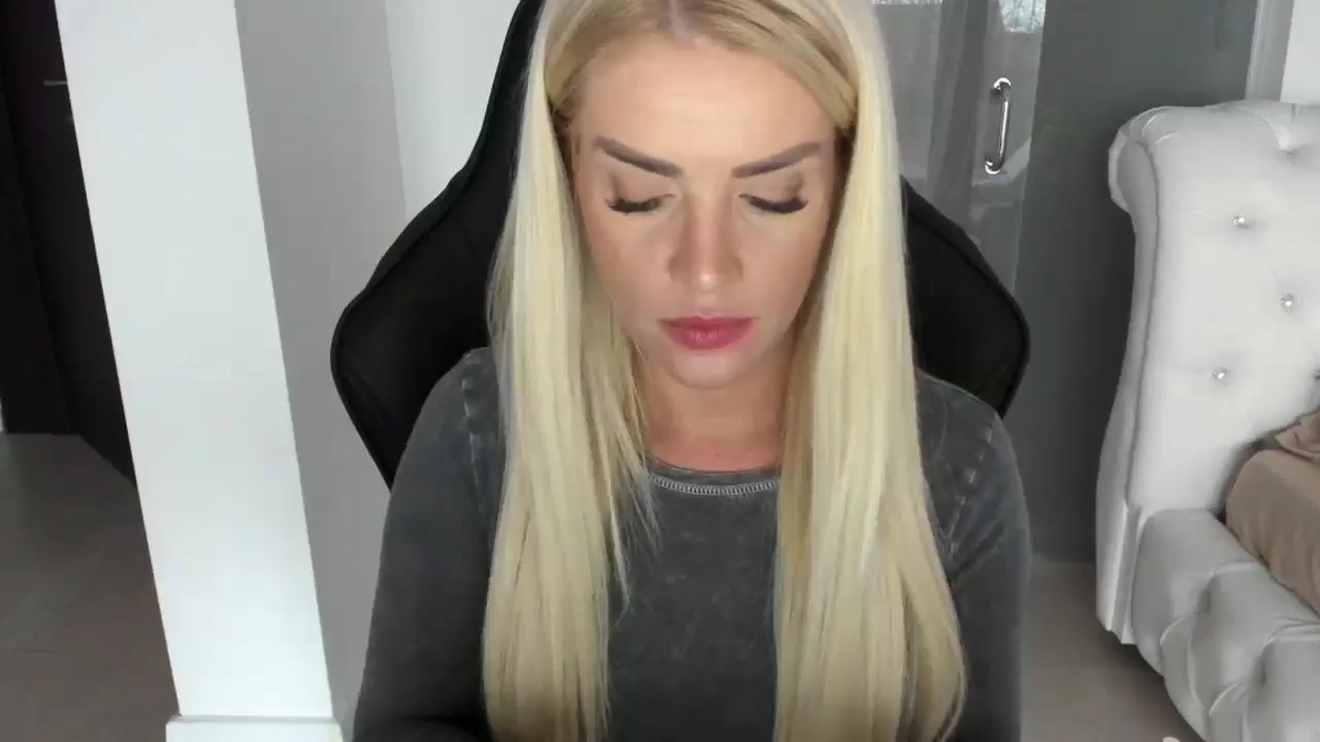 Gallery image thumbnail from Allesia_'s myfreecams stream on, 12/04/2024, 11:41 image 1 of 20