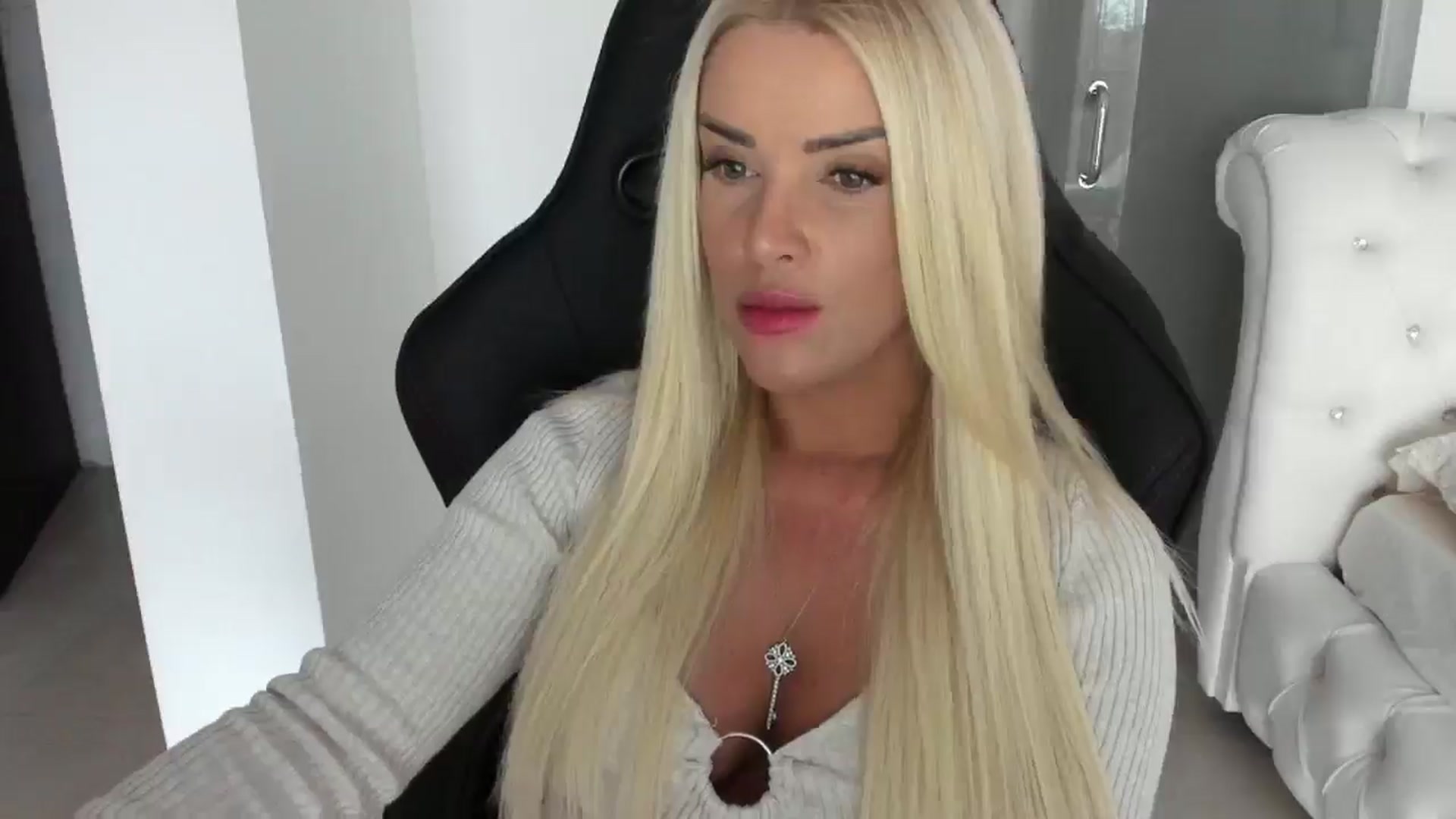Gallery image thumbnail from Allesia_'s myfreecams stream on, 12/09/2024, 11:01 image 2 of 20