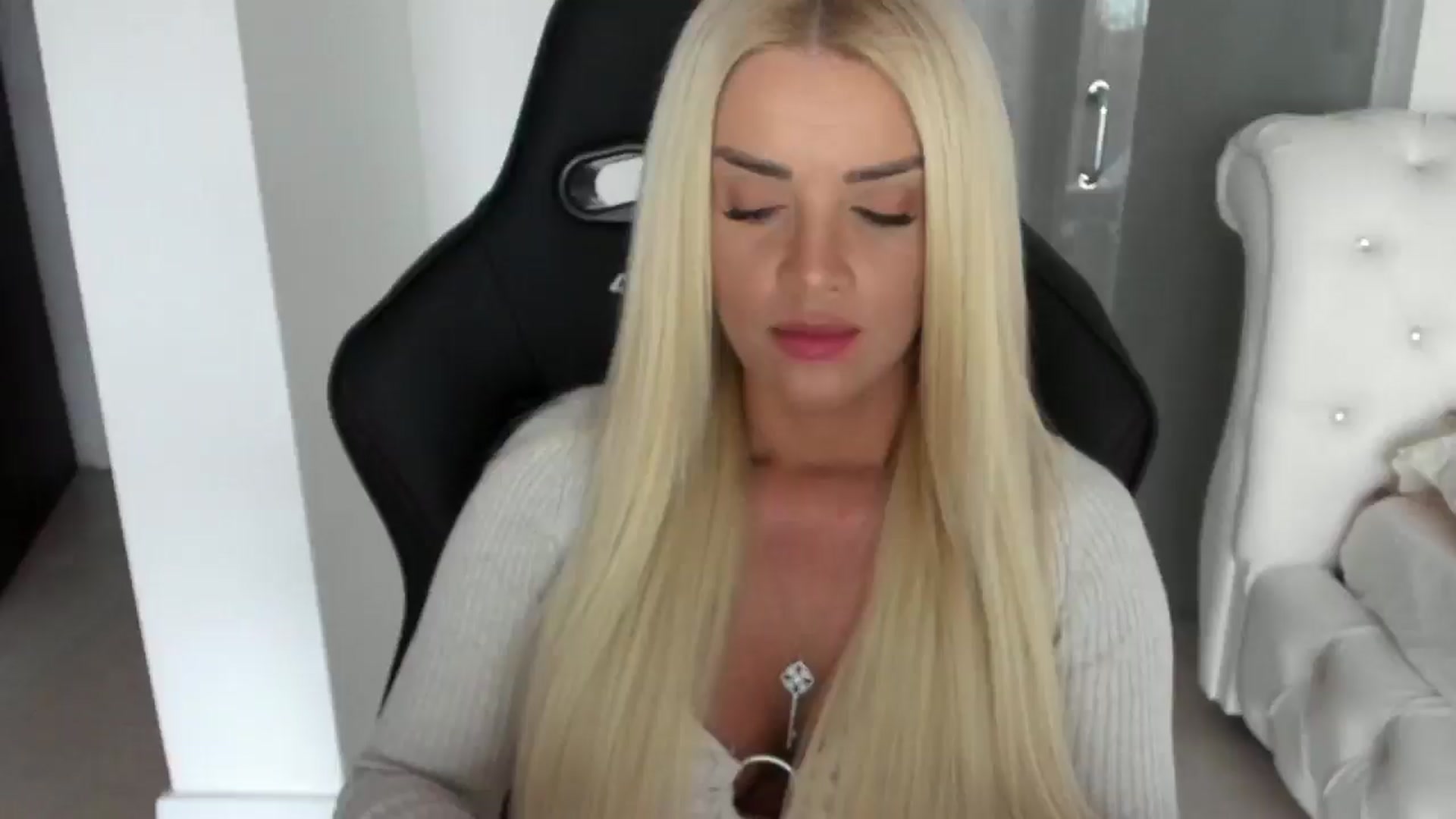Gallery image thumbnail from Allesia_'s myfreecams stream on, 12/09/2024, 11:01 image 6 of 20