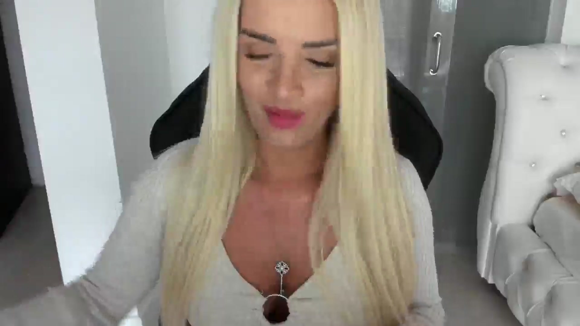 Gallery image thumbnail from Allesia_'s myfreecams stream on, 12/09/2024, 11:01 image 17 of 20
