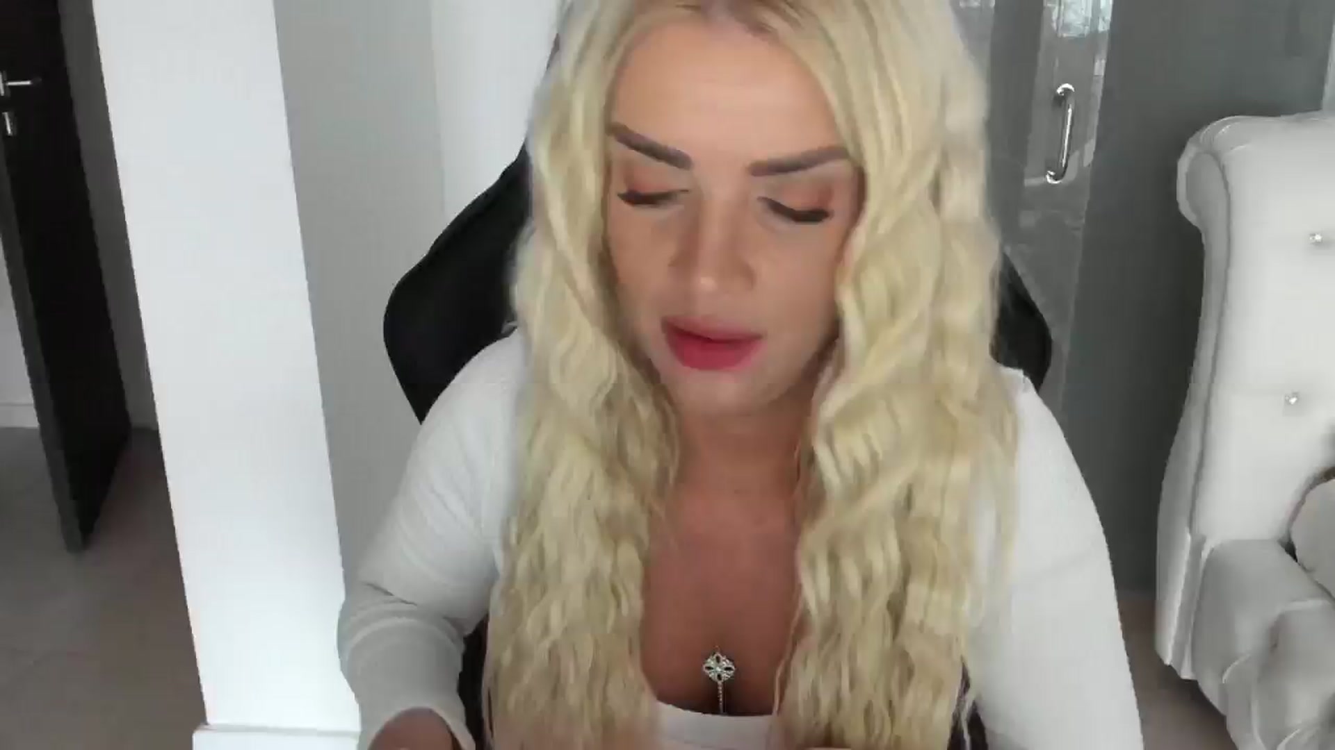 Gallery image thumbnail from Allesia_'s myfreecams stream on, 12/10/2024, 11:47 image 5 of 20
