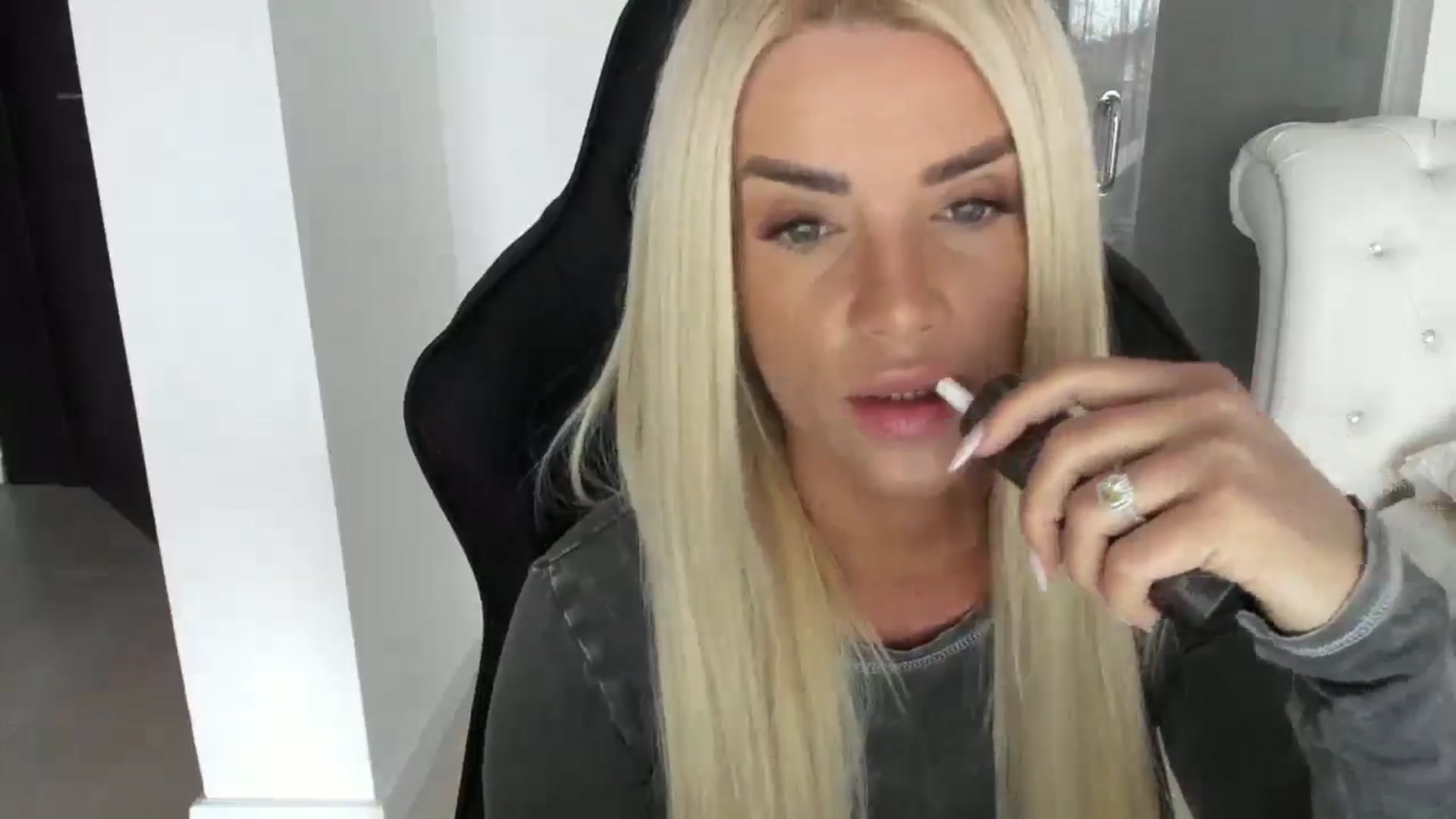 Gallery image thumbnail from Allesia_'s myfreecams stream on, 12/11/2024, 11:22 image 13 of 20
