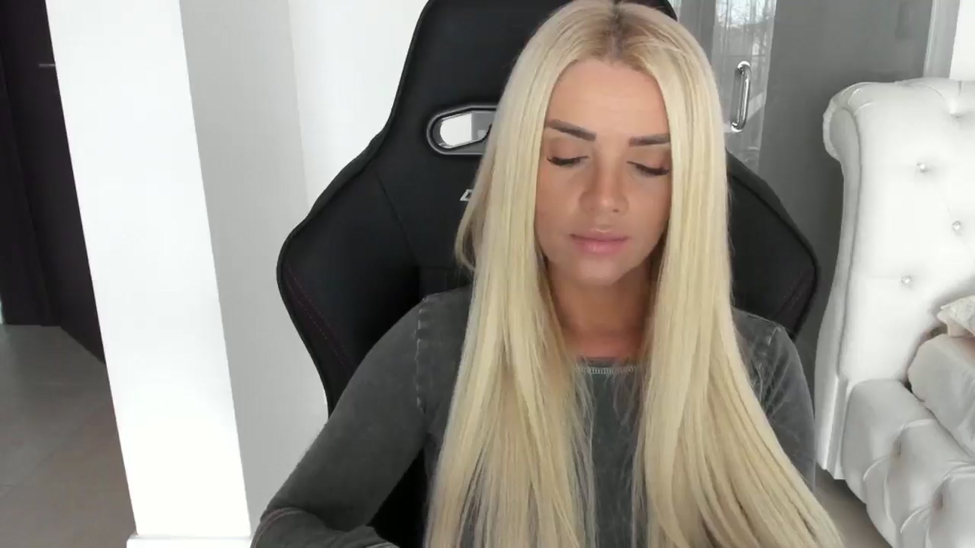 Gallery image thumbnail from Allesia_'s myfreecams stream on, 12/11/2024, 11:22 image 9 of 20