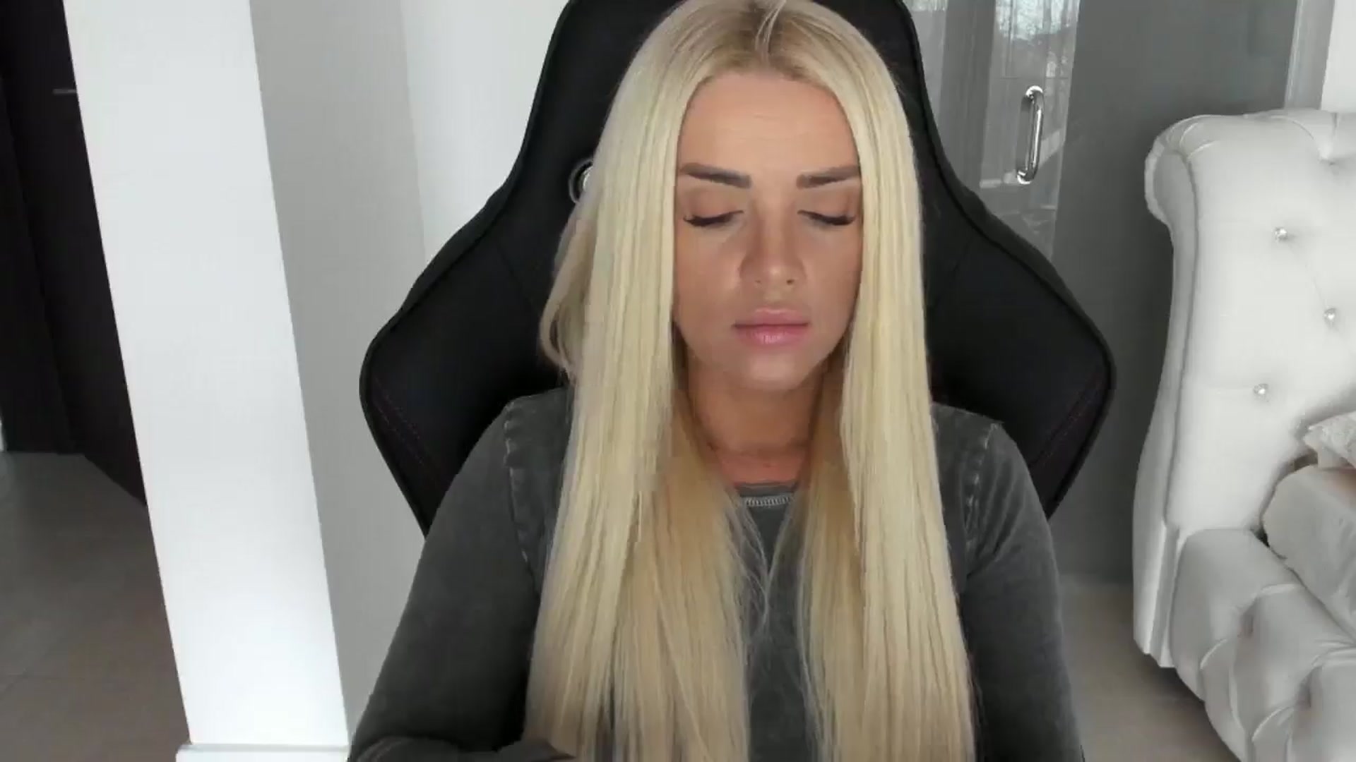 Gallery image thumbnail from Allesia_'s myfreecams stream on, 12/11/2024, 11:22 image 6 of 20
