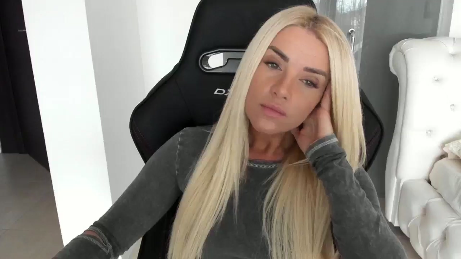 Gallery image thumbnail from Allesia_'s myfreecams stream on, 12/11/2024, 11:22 image 16 of 20