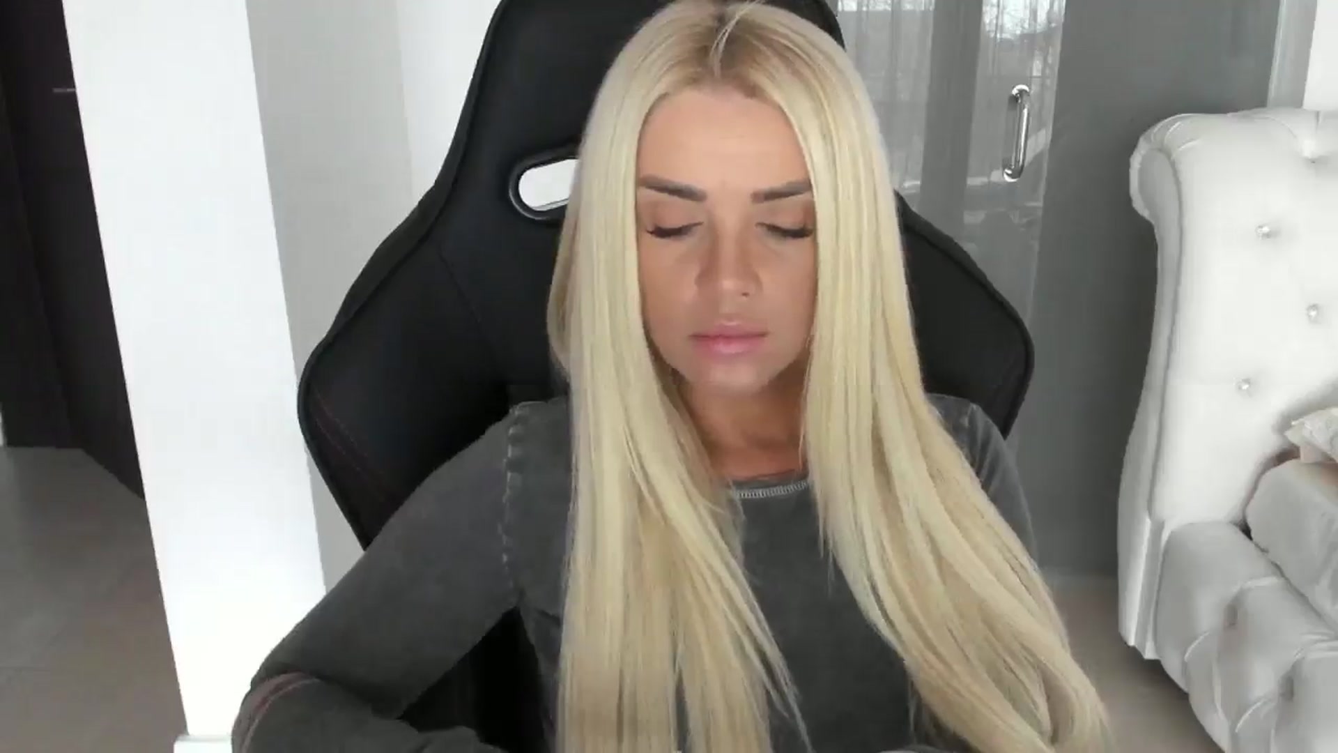 Gallery image thumbnail from Allesia_'s myfreecams stream on, 12/11/2024, 11:22 image 7 of 20