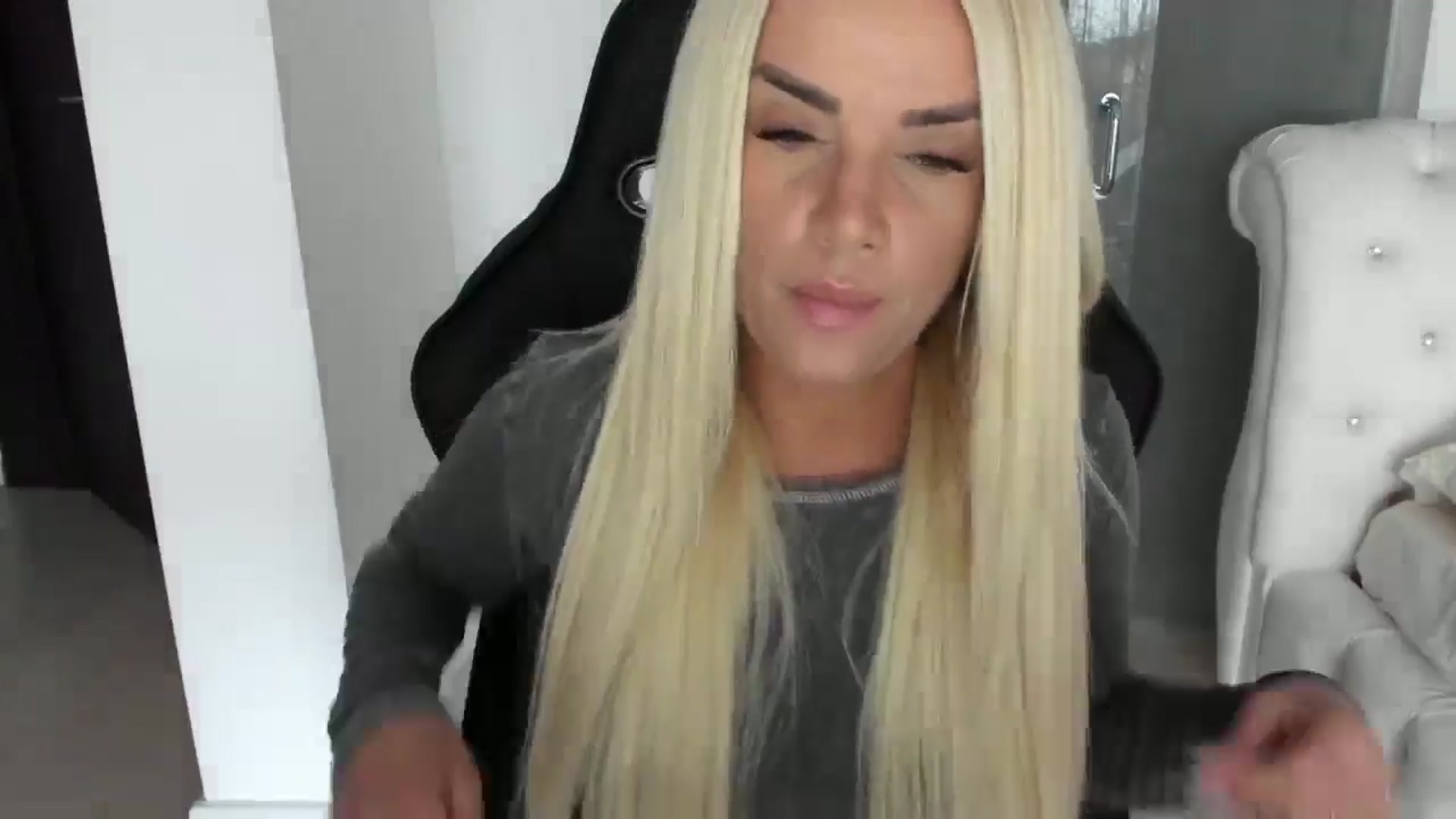 Gallery image thumbnail from Allesia_'s myfreecams stream on, 12/11/2024, 11:22 image 3 of 20