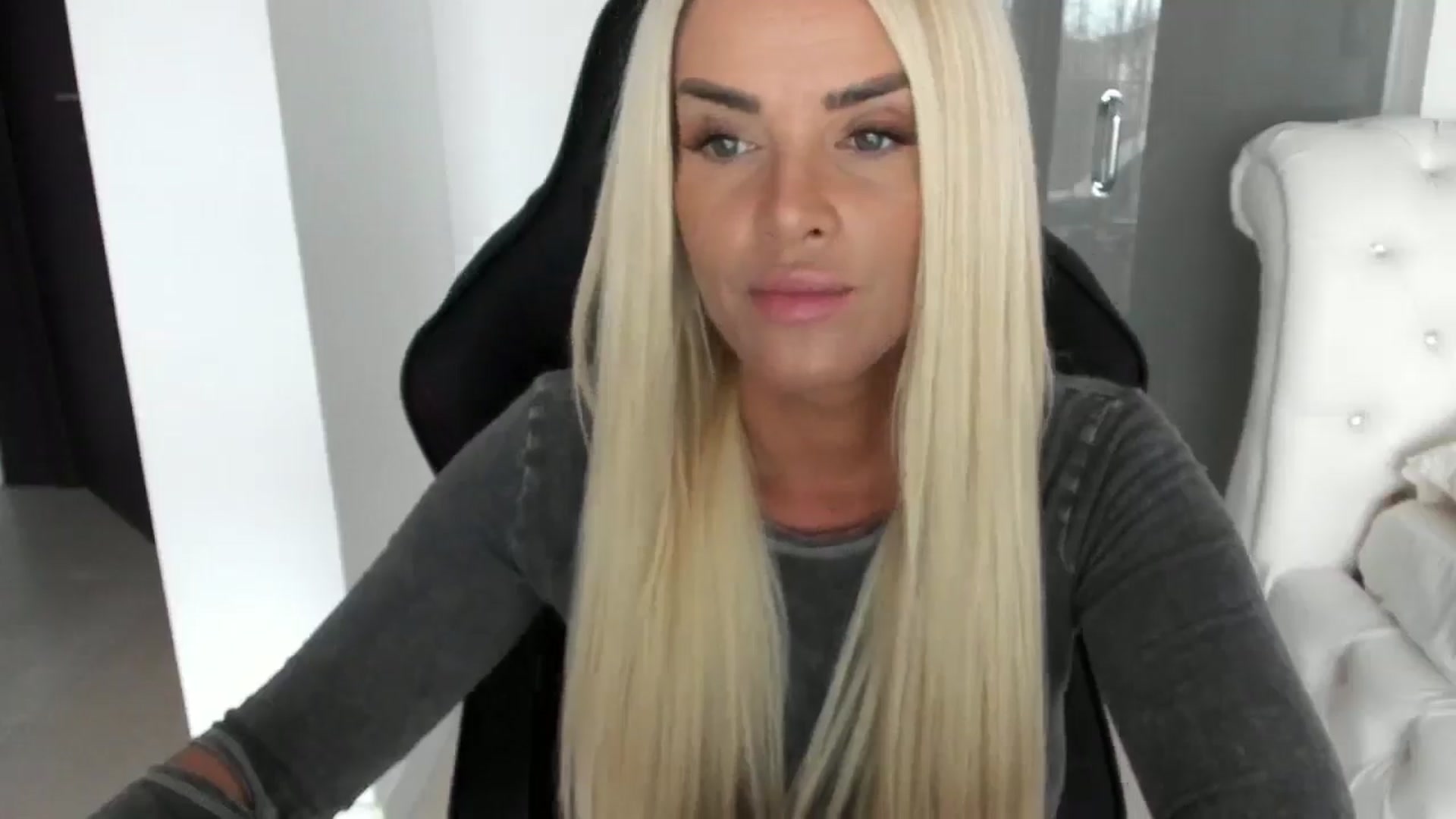 Gallery image thumbnail from Allesia_'s myfreecams stream on, 12/11/2024, 11:22 image 18 of 20