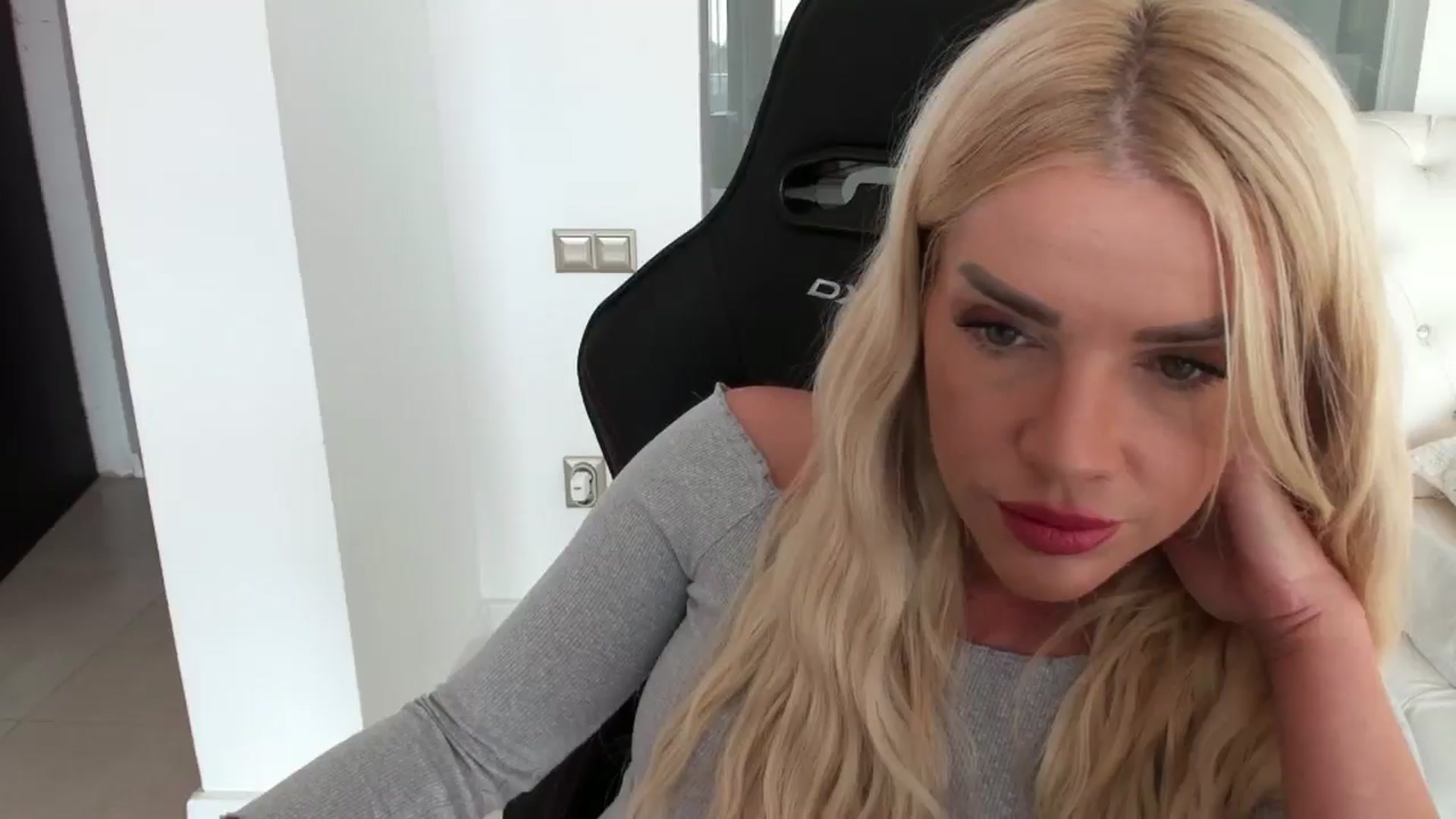 Gallery image thumbnail from Allesia_'s myfreecams stream on, 12/12/2024, 11:30 image 20 of 20