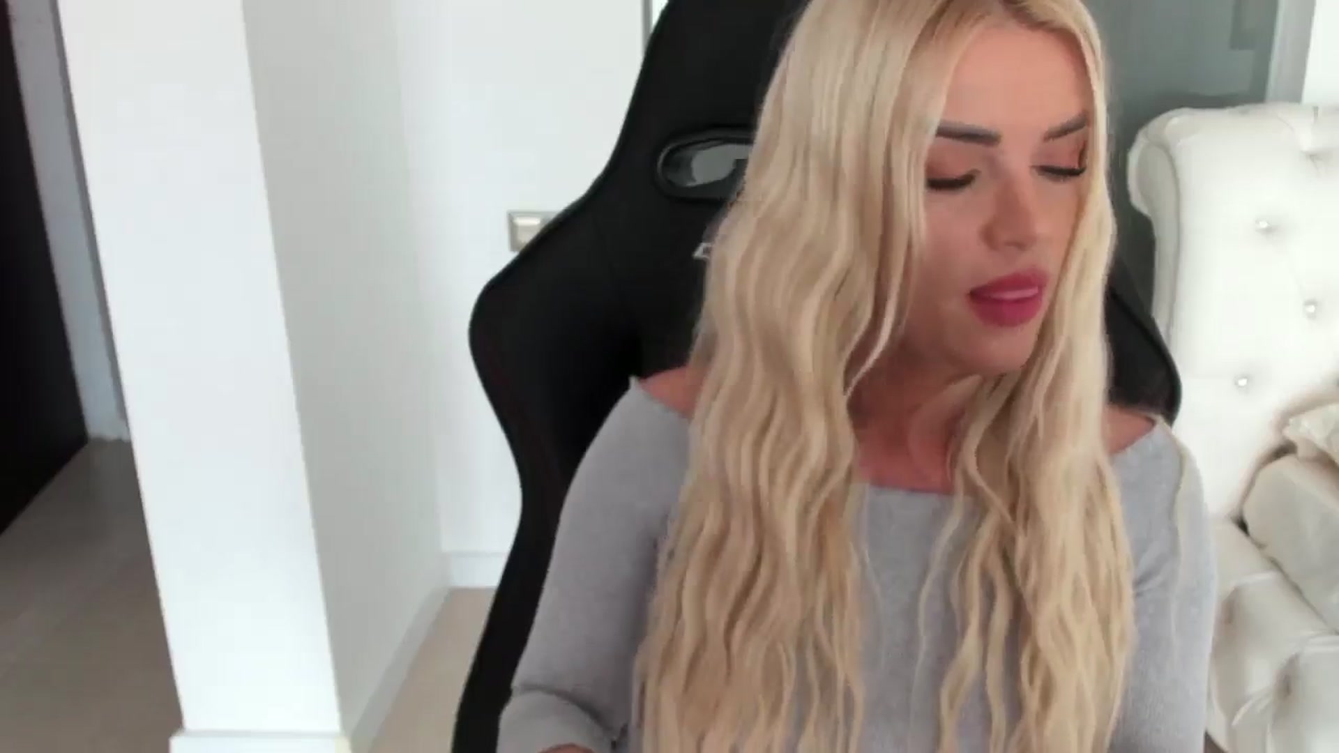 Gallery image thumbnail from Allesia_'s myfreecams stream on, 12/12/2024, 11:30 image 10 of 20
