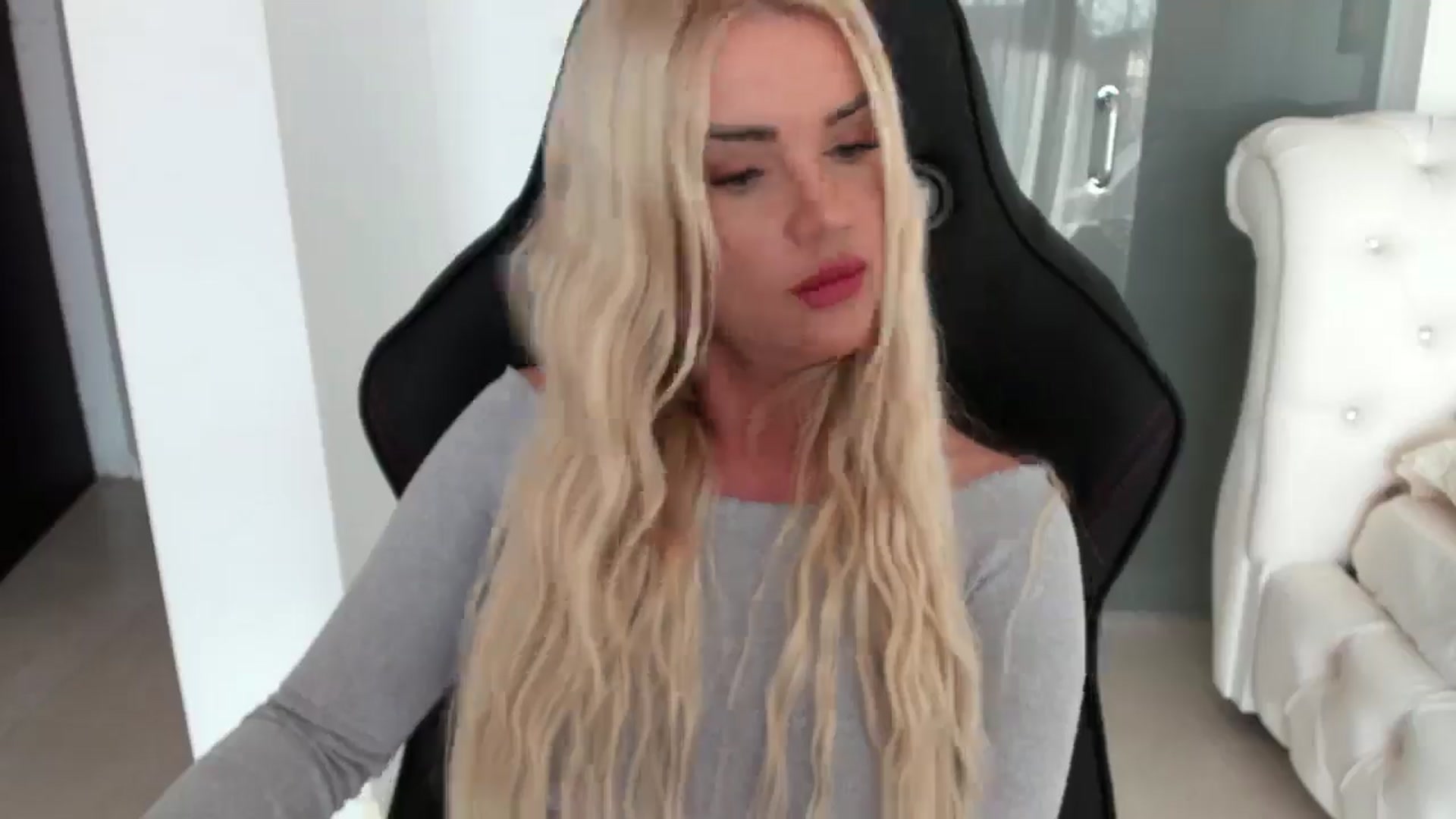 Gallery image thumbnail from Allesia_'s myfreecams stream on, 12/12/2024, 11:30 image 14 of 20