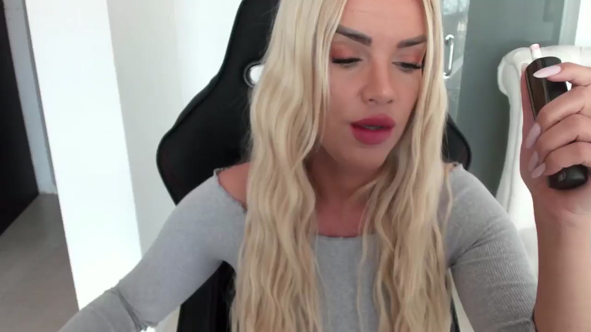 Gallery image thumbnail from Allesia_'s myfreecams stream on, 12/12/2024, 11:30 image 7 of 20
