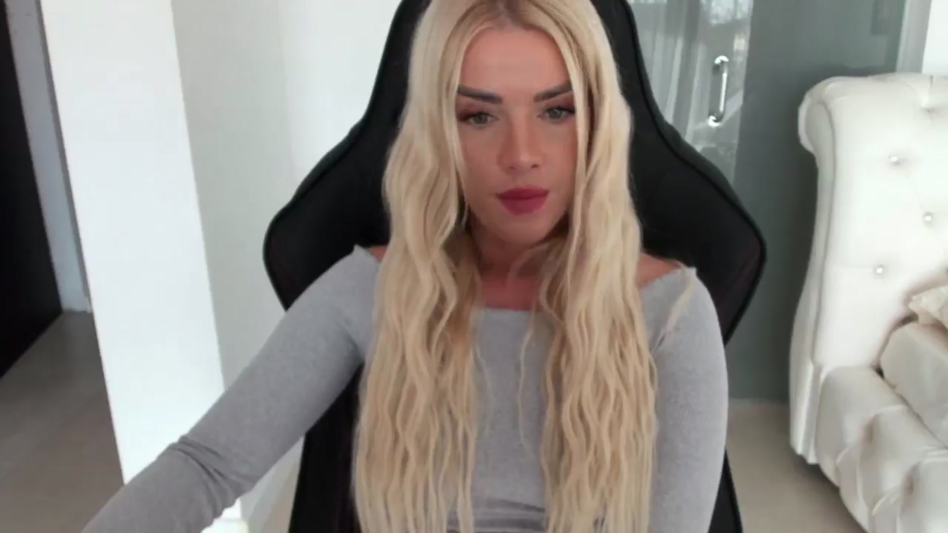 Gallery image thumbnail from Allesia_'s myfreecams stream on, 12/12/2024, 11:30 image 8 of 20