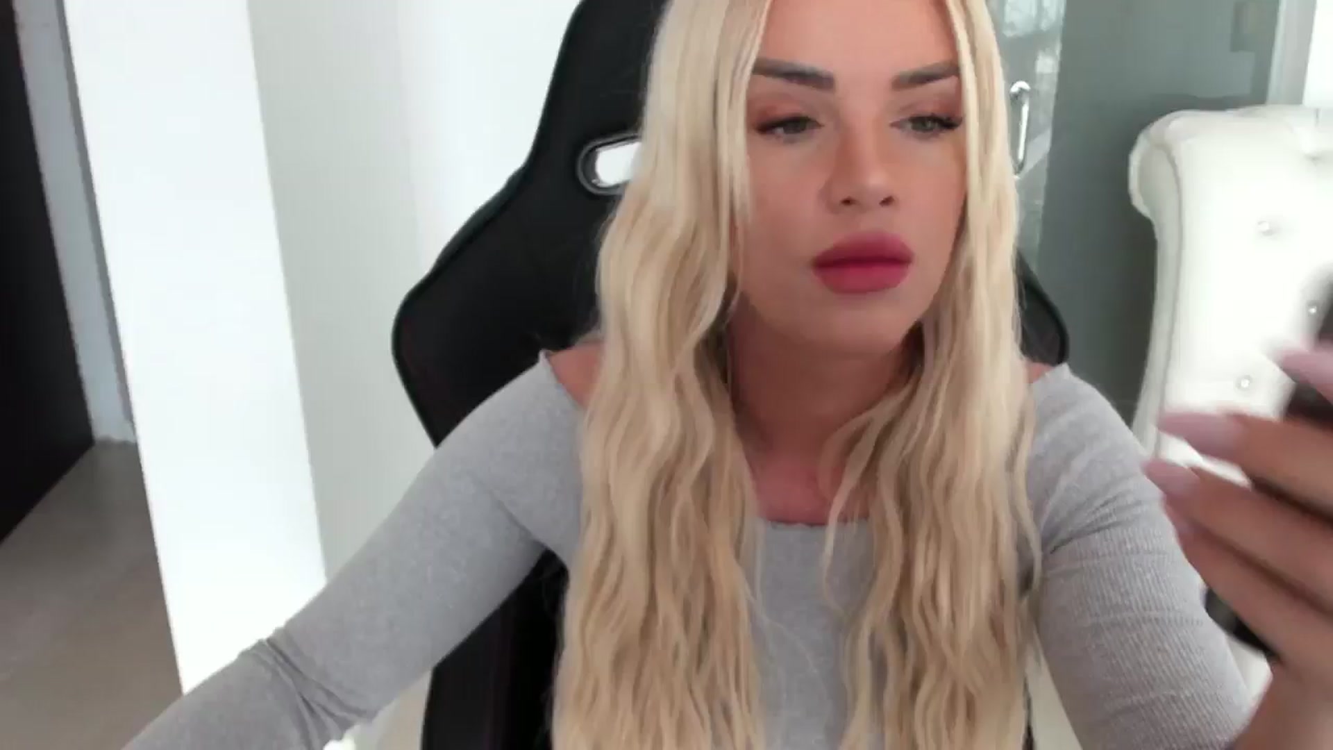 Gallery image thumbnail from Allesia_'s myfreecams stream on, 12/12/2024, 11:30 image 4 of 20