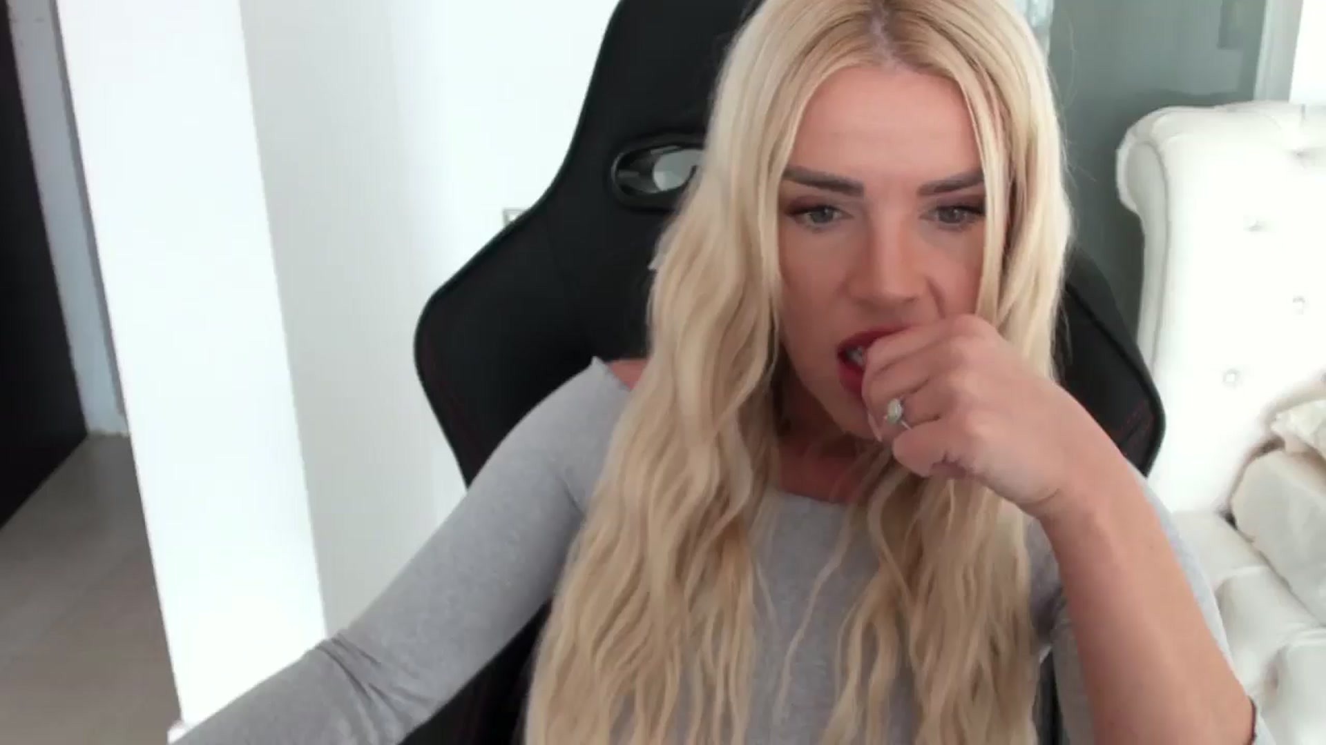 Gallery image thumbnail from Allesia_'s myfreecams stream on, 12/12/2024, 11:30 image 13 of 20