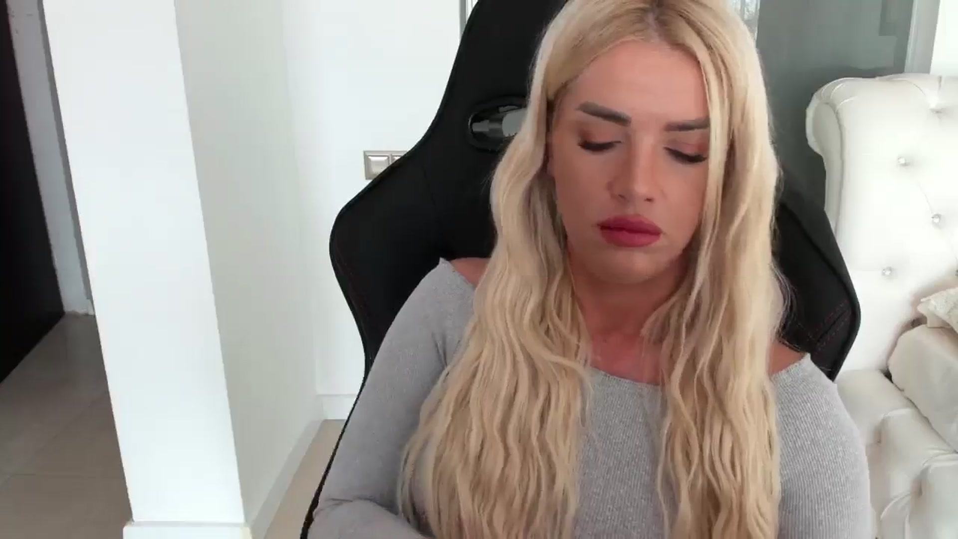 Gallery image thumbnail from Allesia_'s myfreecams stream on, 12/12/2024, 11:30 image 19 of 20