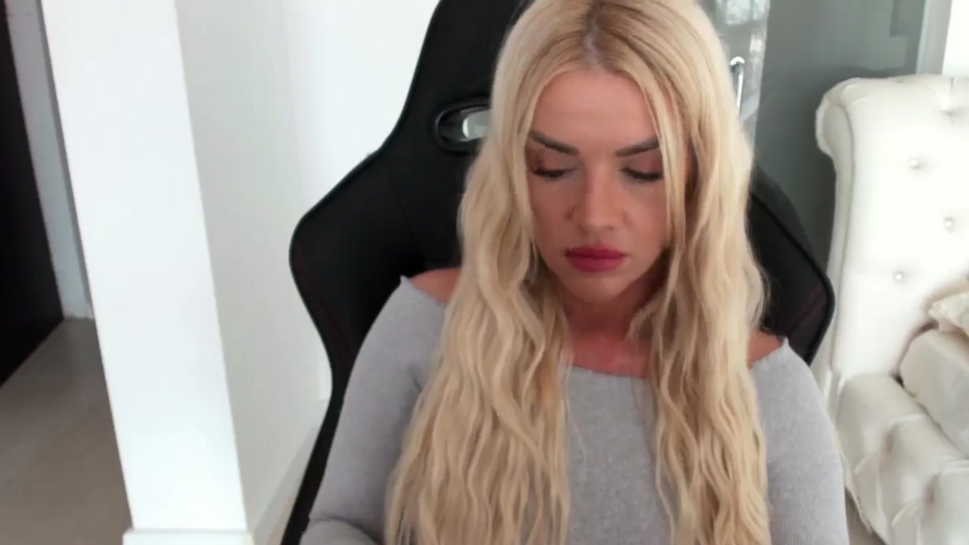 Gallery image thumbnail from Allesia_'s myfreecams stream on, 12/12/2024, 11:30 image 17 of 20