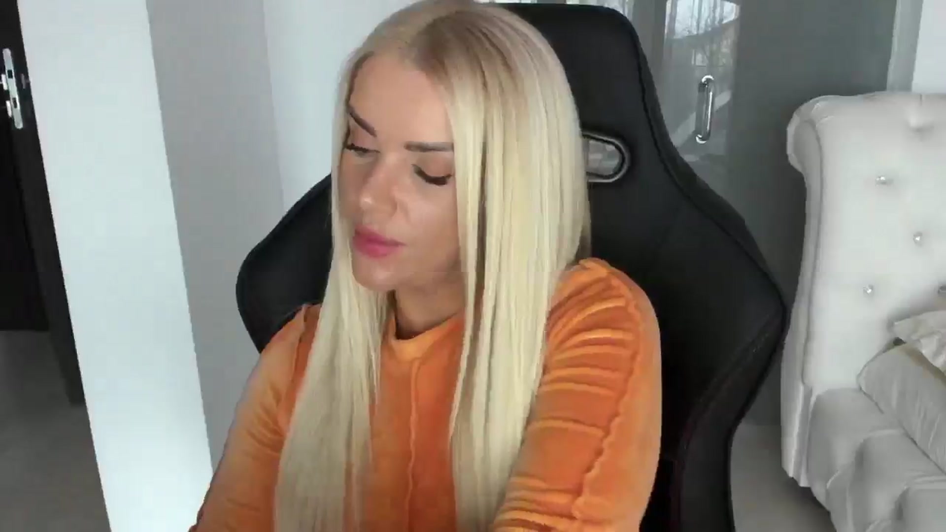 Gallery image thumbnail from Allesia_'s myfreecams stream on, 12/27/2024, 11:32 image 13 of 20
