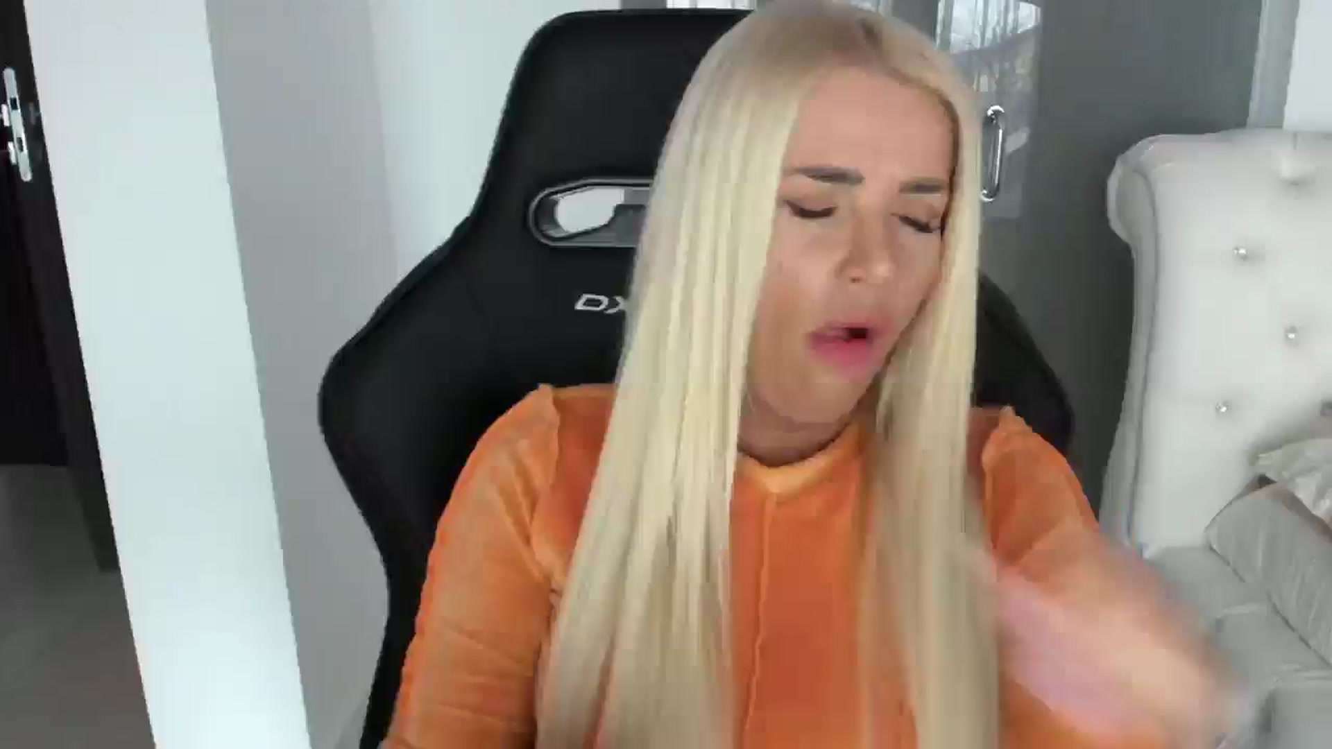 Gallery image thumbnail from Allesia_'s myfreecams stream on, 12/27/2024, 11:32 image 18 of 20