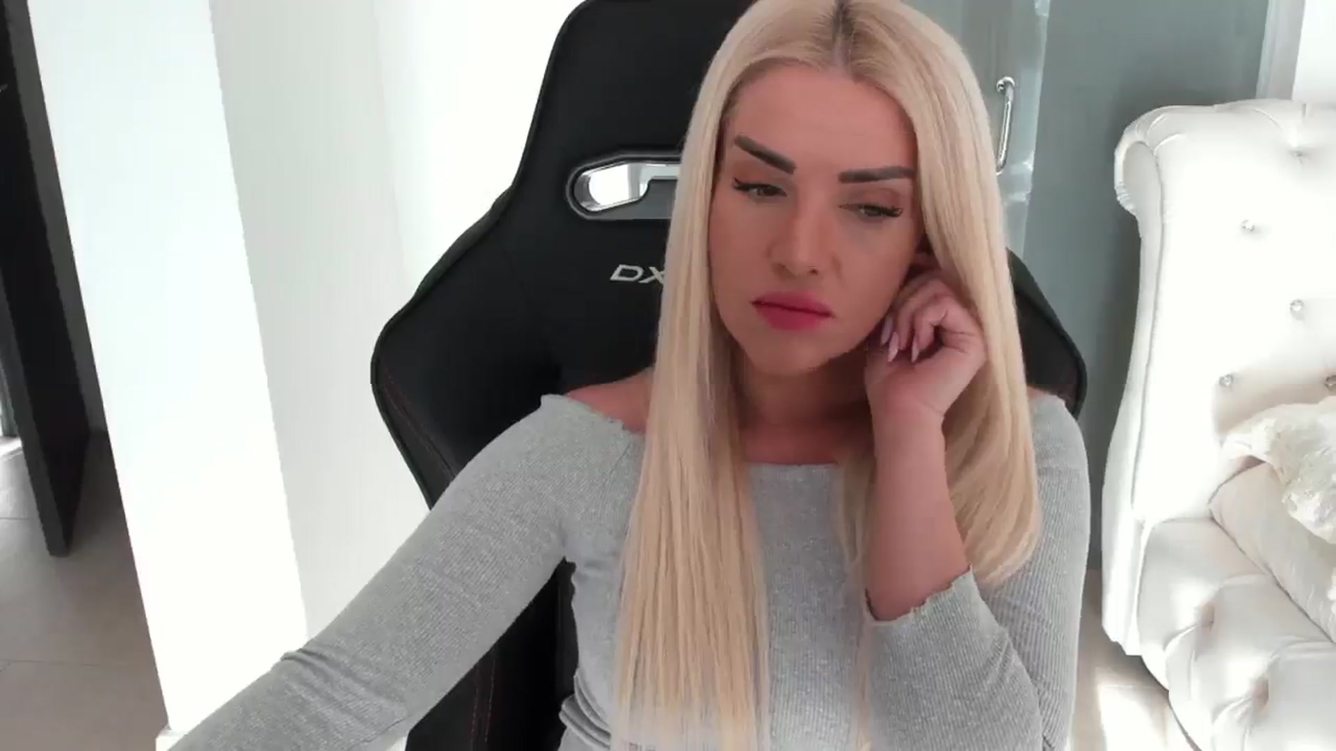 Gallery image thumbnail from Allesia_'s myfreecams stream on, 01/06/2025, 08:50 image 7 of 20