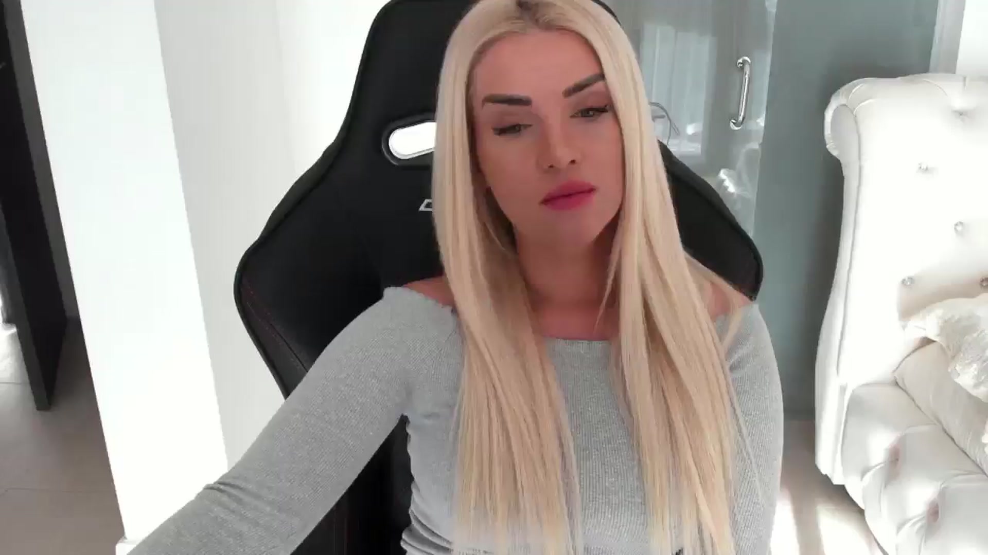 Gallery image thumbnail from Allesia_'s myfreecams stream on, 01/06/2025, 08:50 image 12 of 20