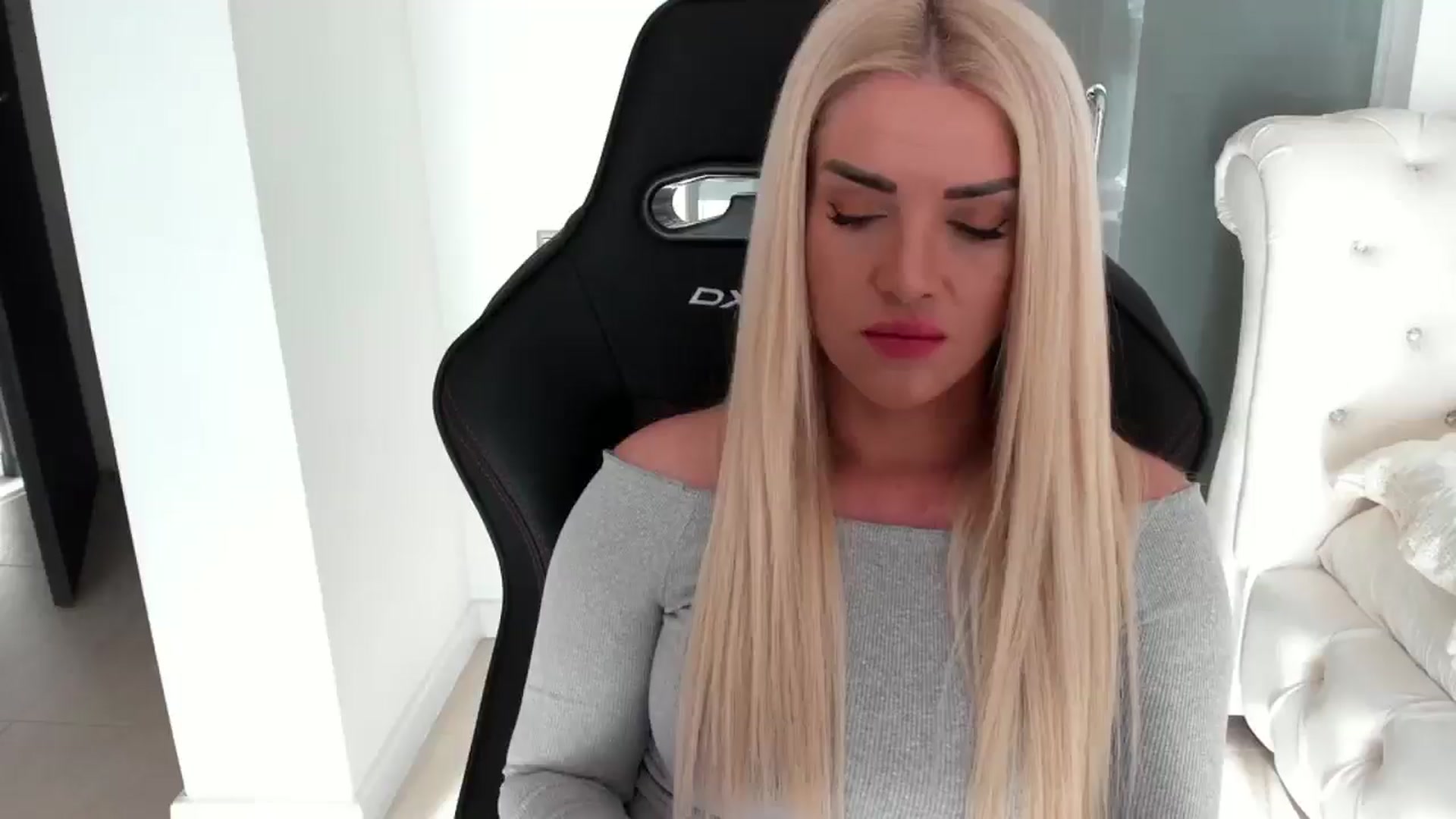 Gallery image thumbnail from Allesia_'s myfreecams stream on, 01/06/2025, 08:50 image 6 of 20