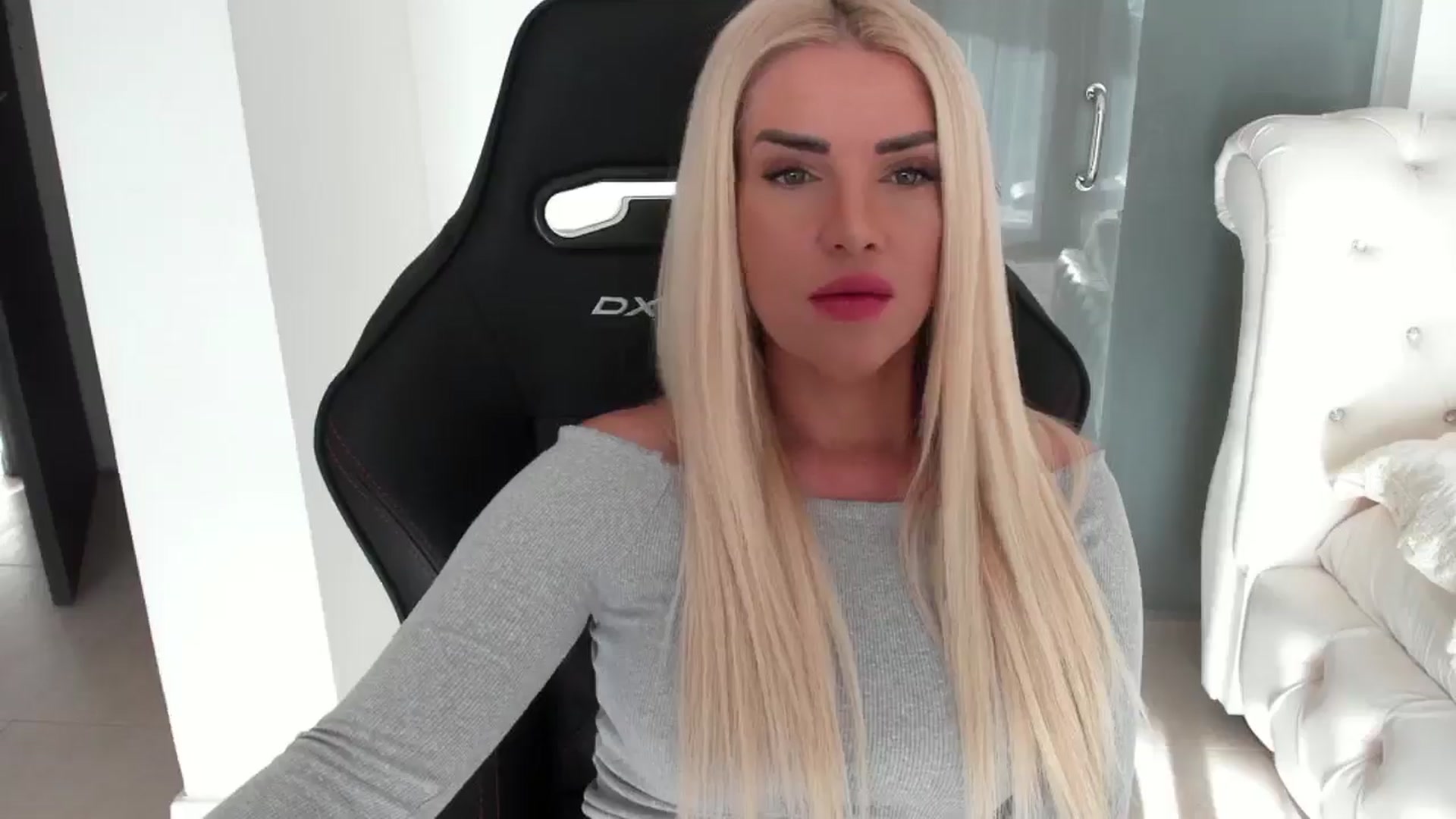 Gallery image thumbnail from Allesia_'s myfreecams stream on, 01/06/2025, 08:50 image 13 of 20
