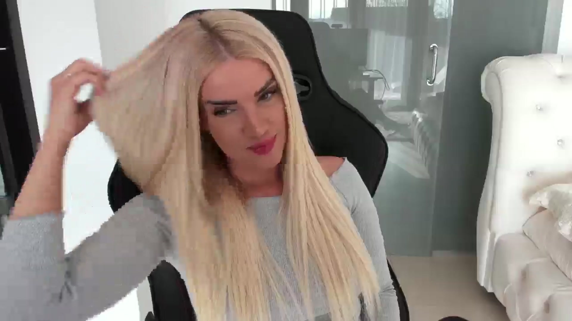 Gallery image thumbnail from Allesia_'s myfreecams stream on, 01/06/2025, 09:50 image 13 of 20
