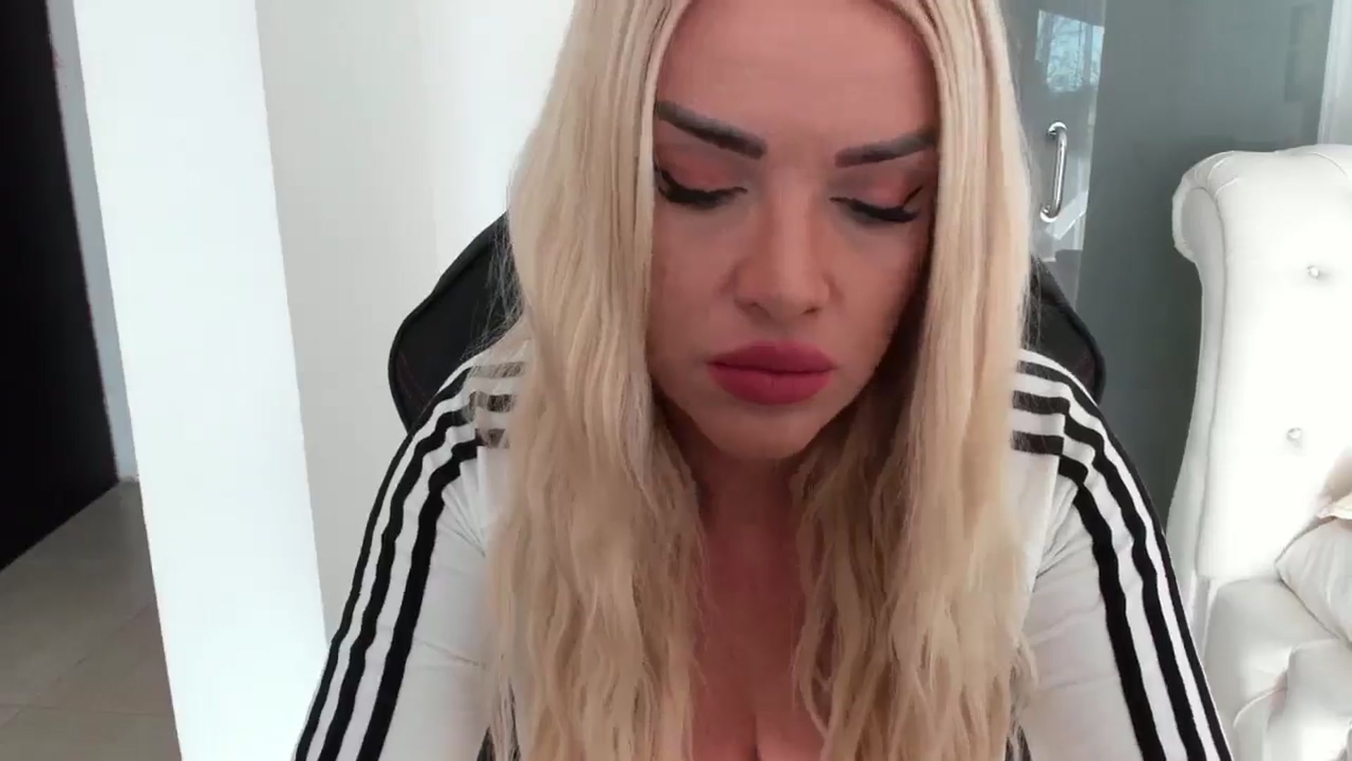 Gallery image thumbnail from Allesia_'s myfreecams stream on, 01/07/2025, 09:54 image 9 of 20