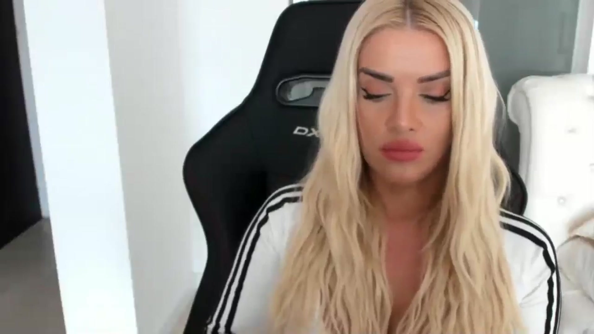 Gallery image thumbnail from Allesia_'s myfreecams stream on, 01/07/2025, 12:35 image 2 of 20